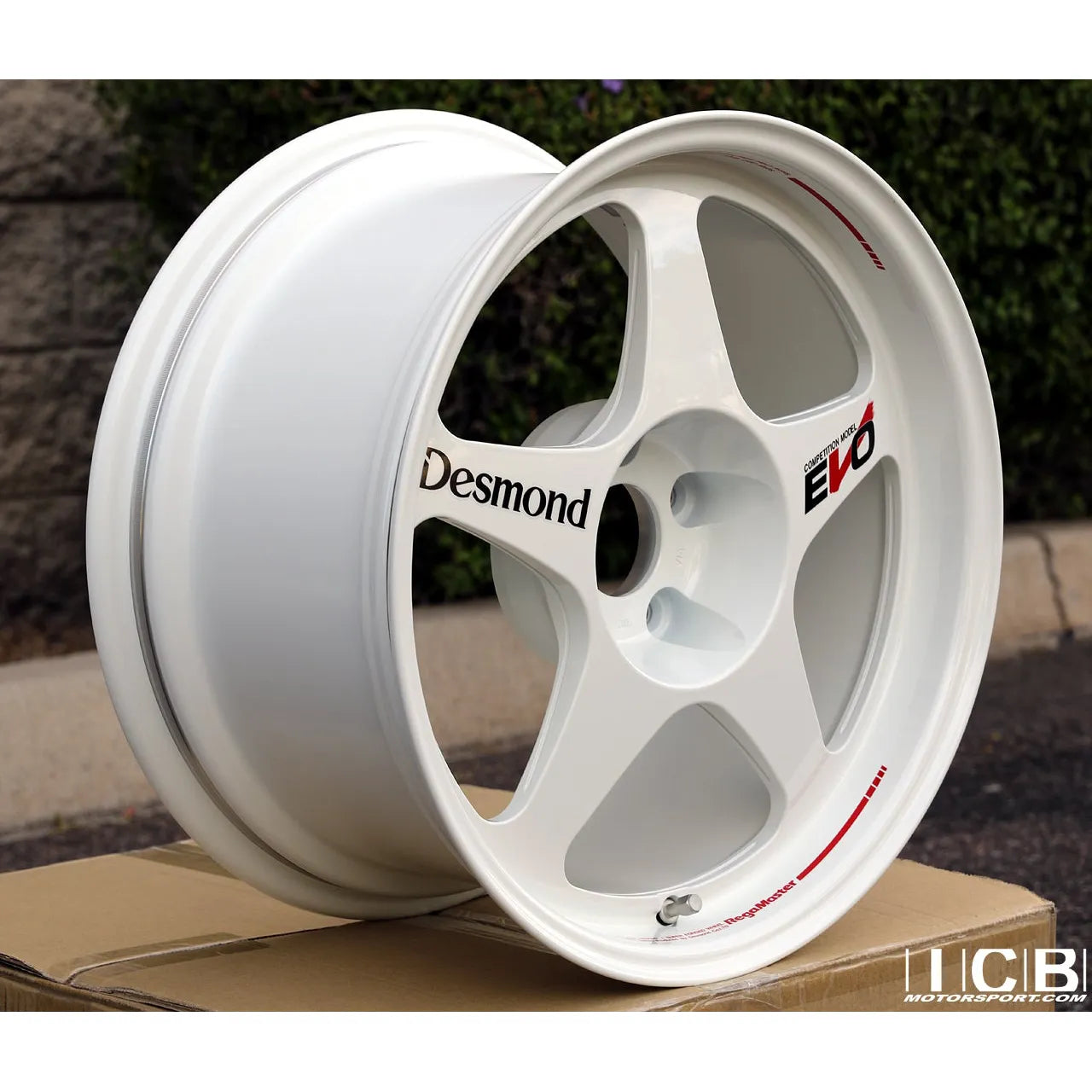 Desmond Regamaster EVO II 17x9.5 +12 5x114.3 Gloss White (SET)