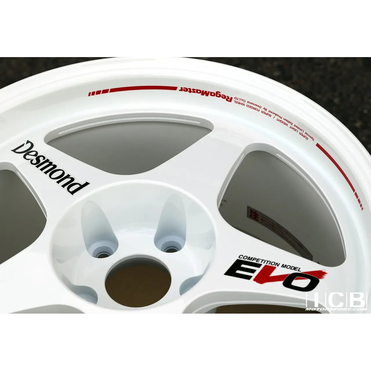 Desmond Regamaster EVO II 17x9.5 +12 5x114.3 Gloss White (SET)