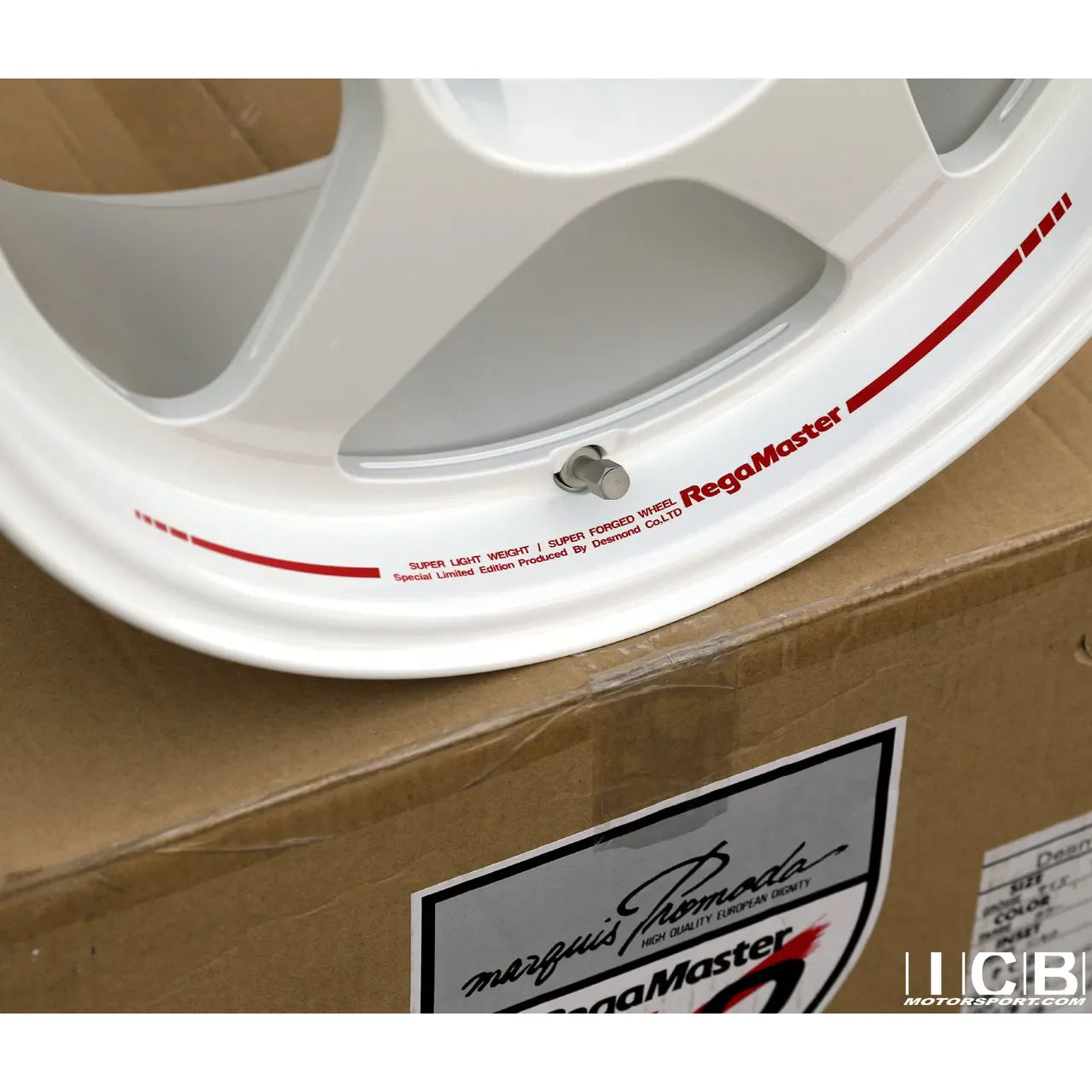 Desmond Regamaster EVO II 17x9.5 +12 5x114.3 Gloss White (SET)