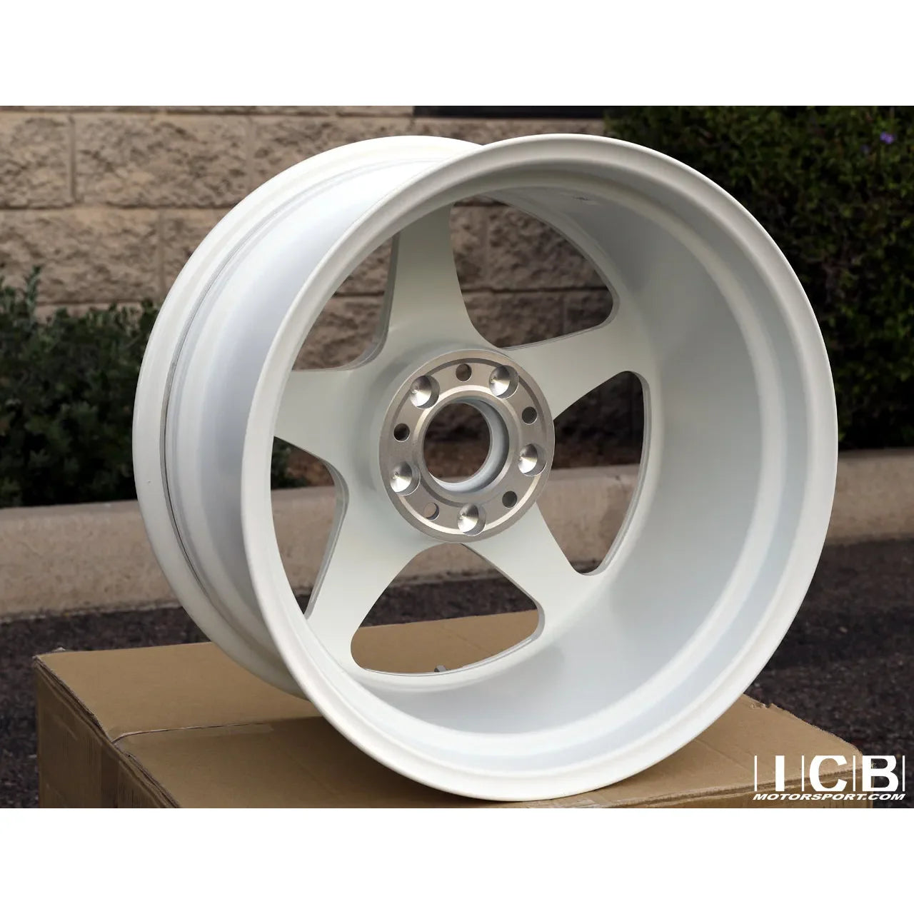Desmond Regamaster EVO II 17x9.5 +12 5x114.3 Gloss White (SET)