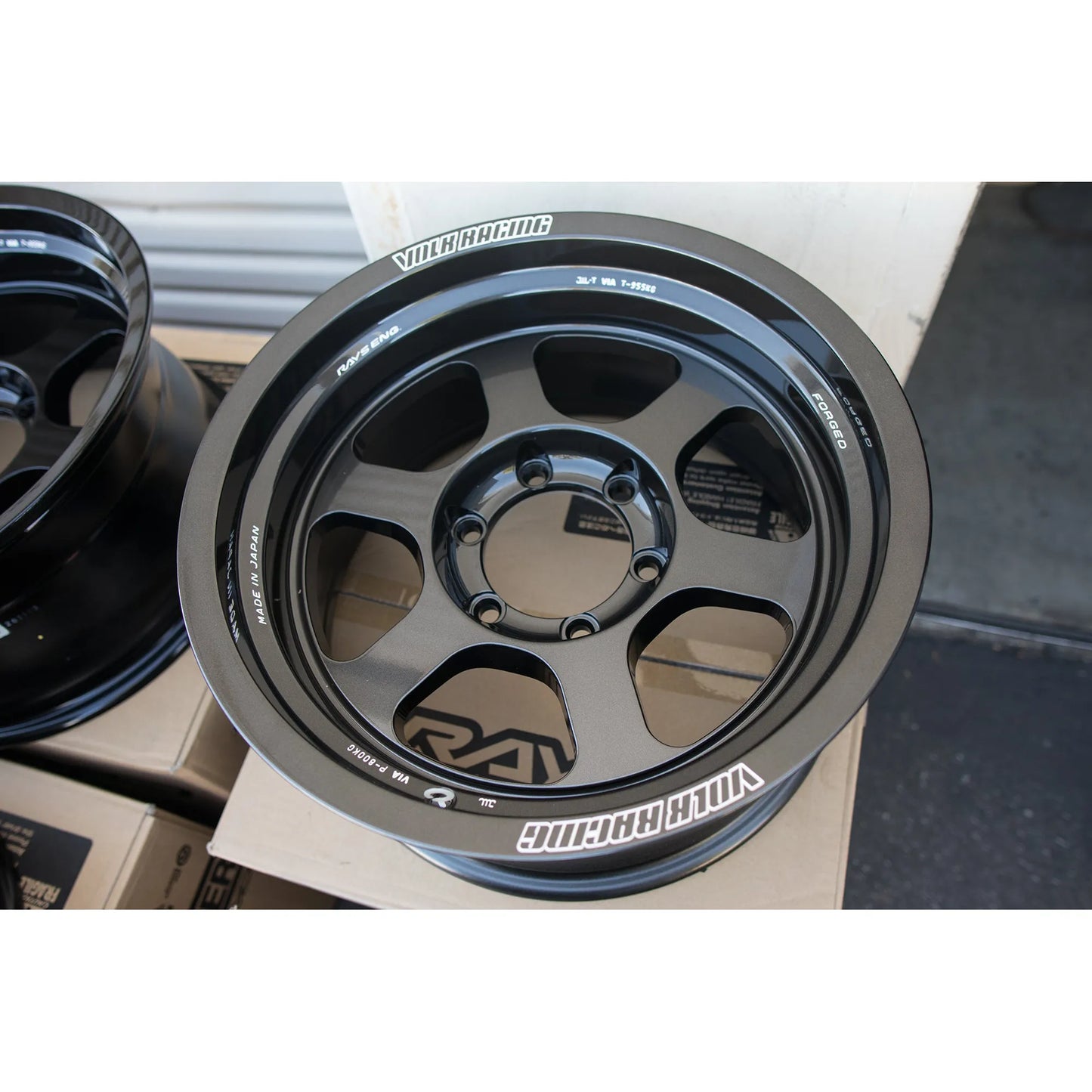 Volk Racing TE37XT M-Spec 18x9 +0 6x139.7 Diamond Black (SET)