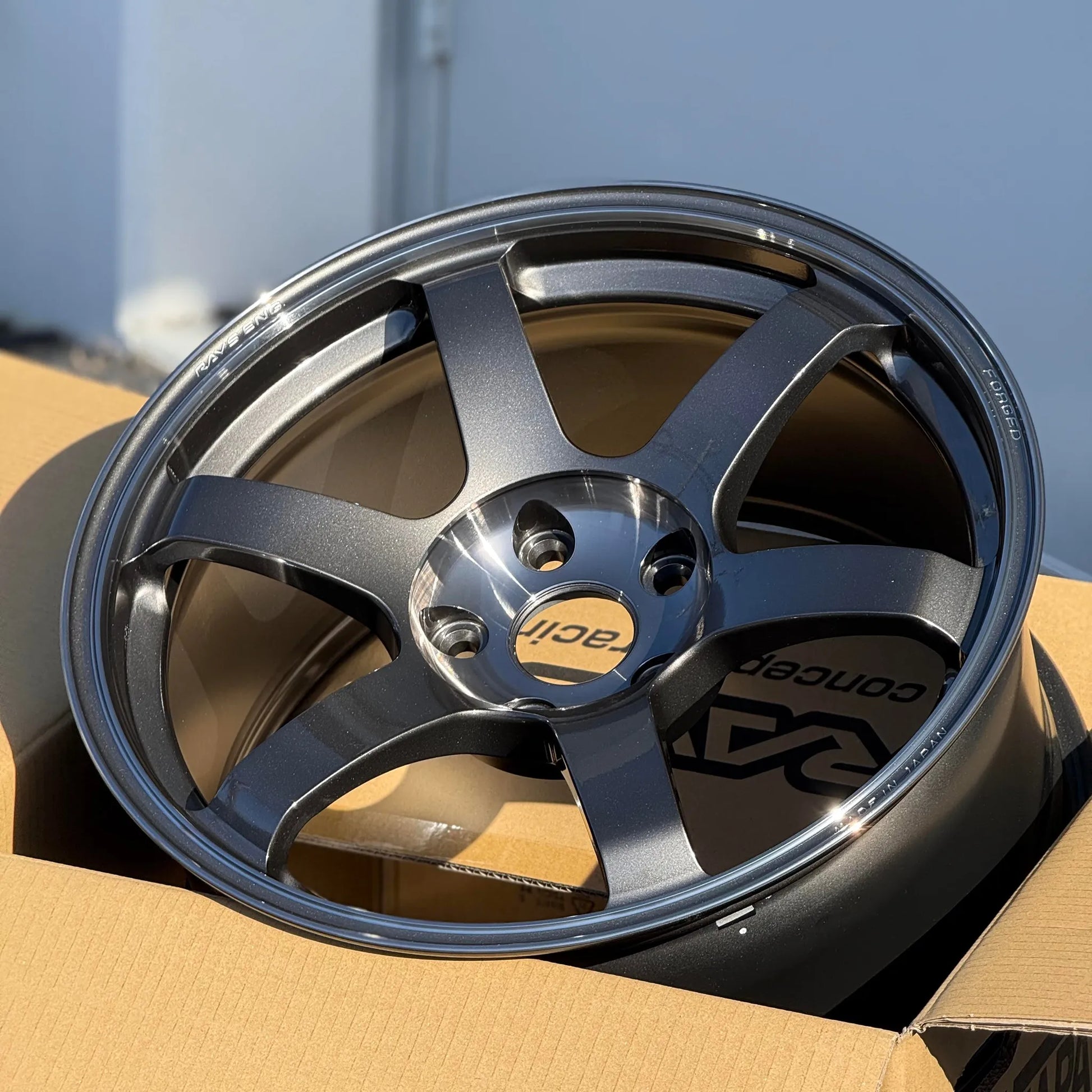 Volk Racing TE37 Saga SL 18x9.5 +38 5x120 Pressed Graphite (SET)