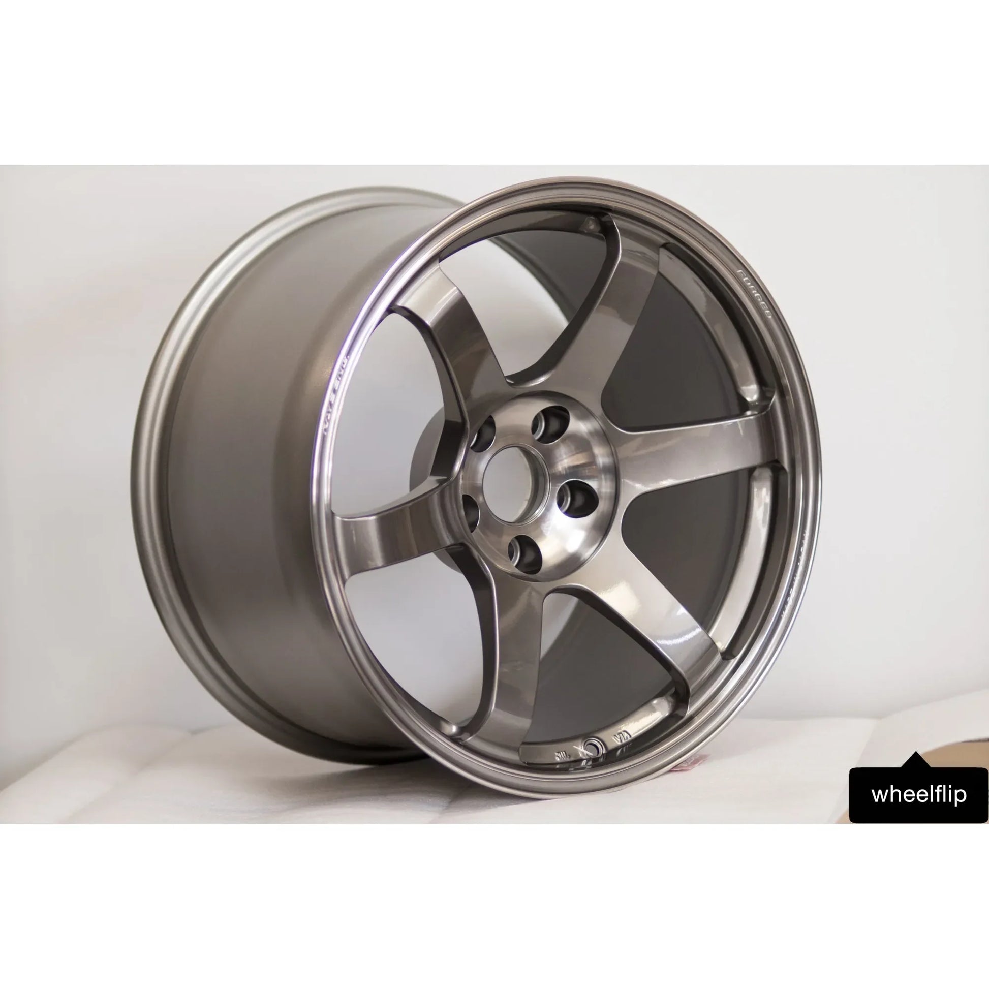 Volk Racing TE37 Saga SL 18x10.5 +22 5x114.3 Pressed Graphite (SET)