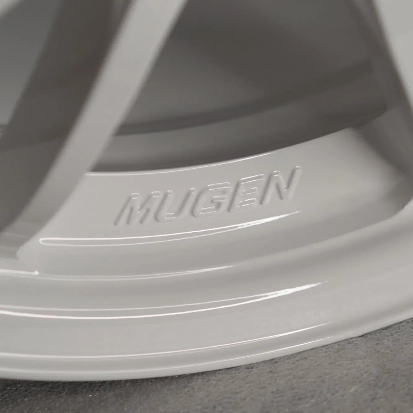 Mugen MC10 17x9 +38 5x114.3 White (SET)