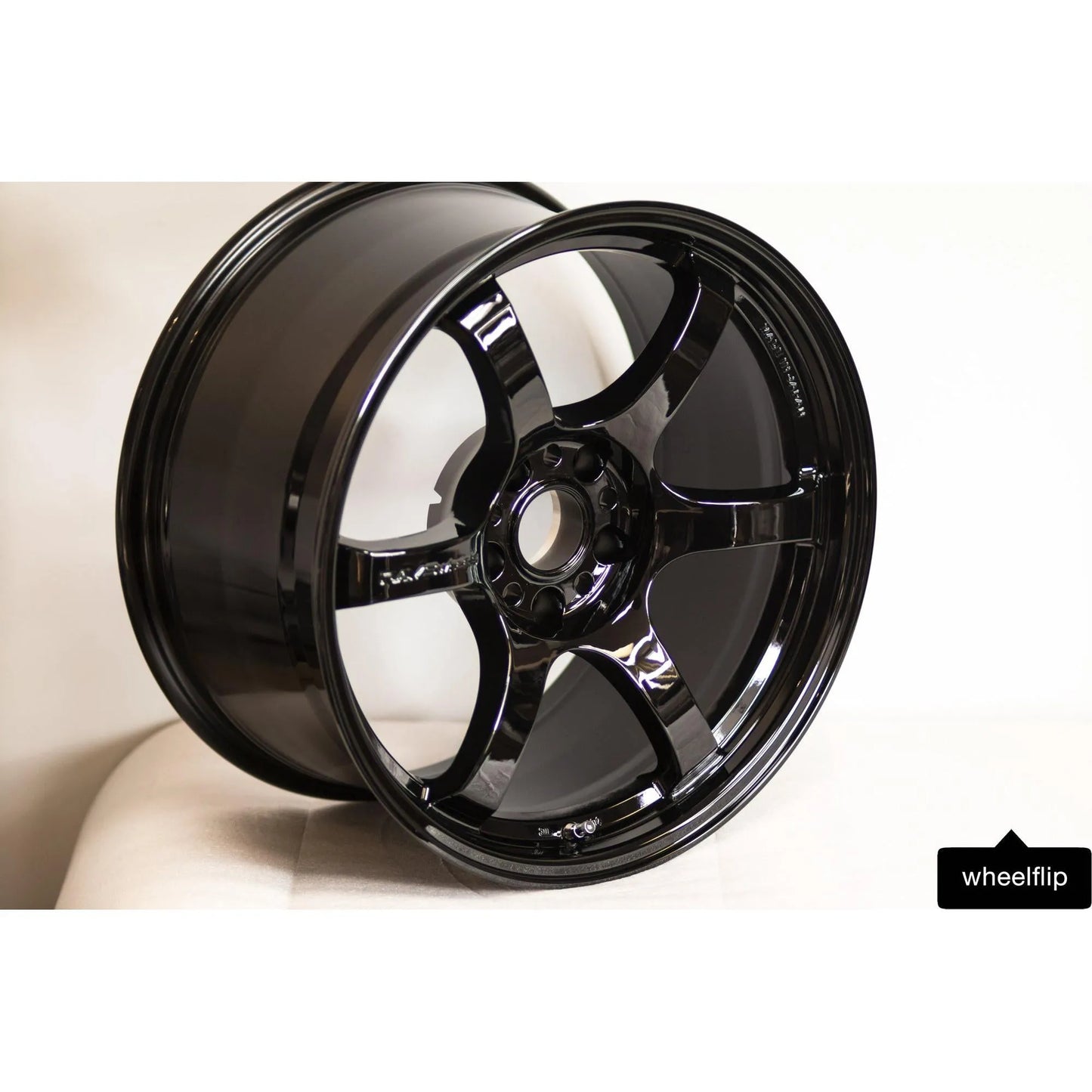 Gram Lights 57DR 18x9.5 +12 5x114.3 Glossy Black (SET)