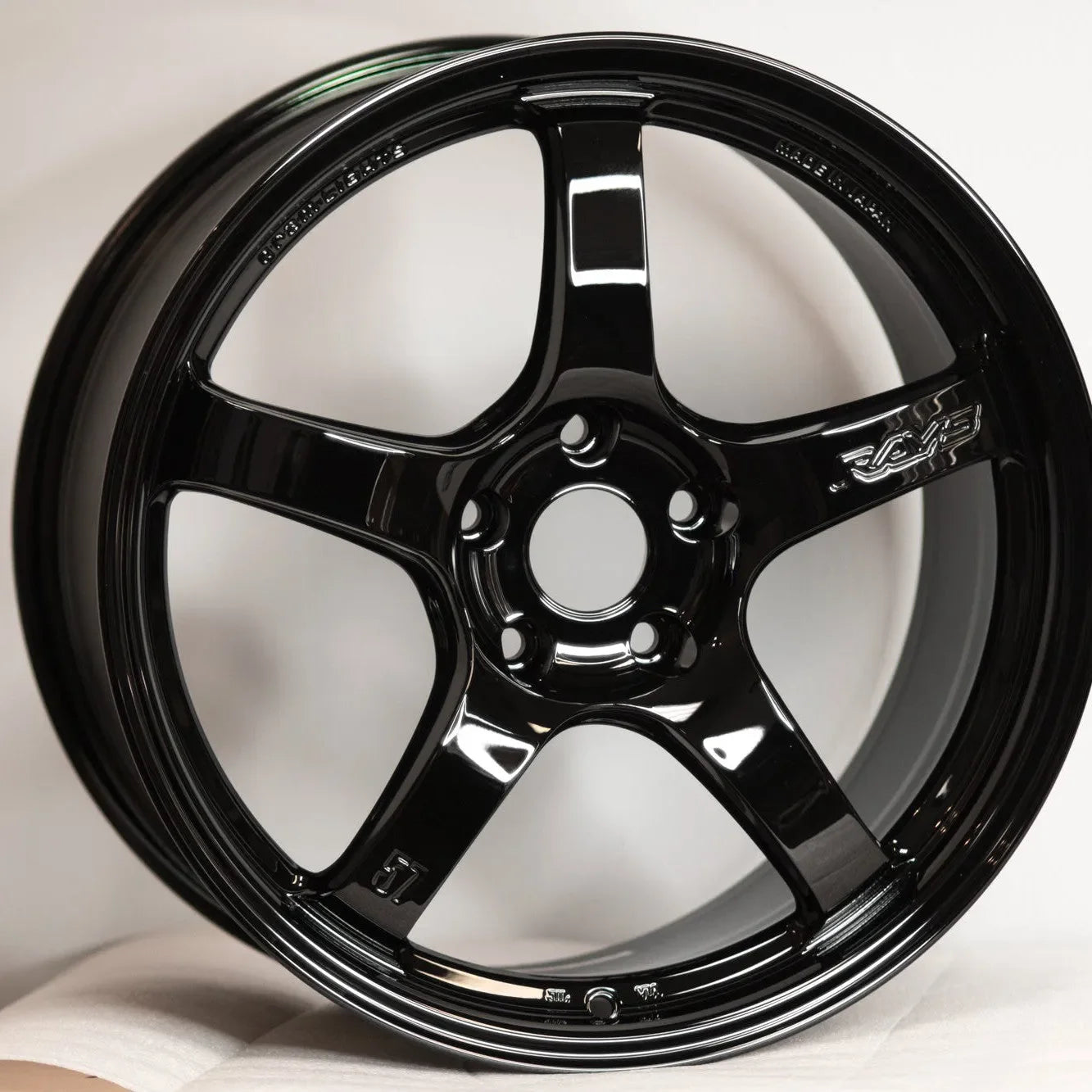 Gram Lights 57CR 18x8.5 +37 5x114.3 Glossy Black (SET)