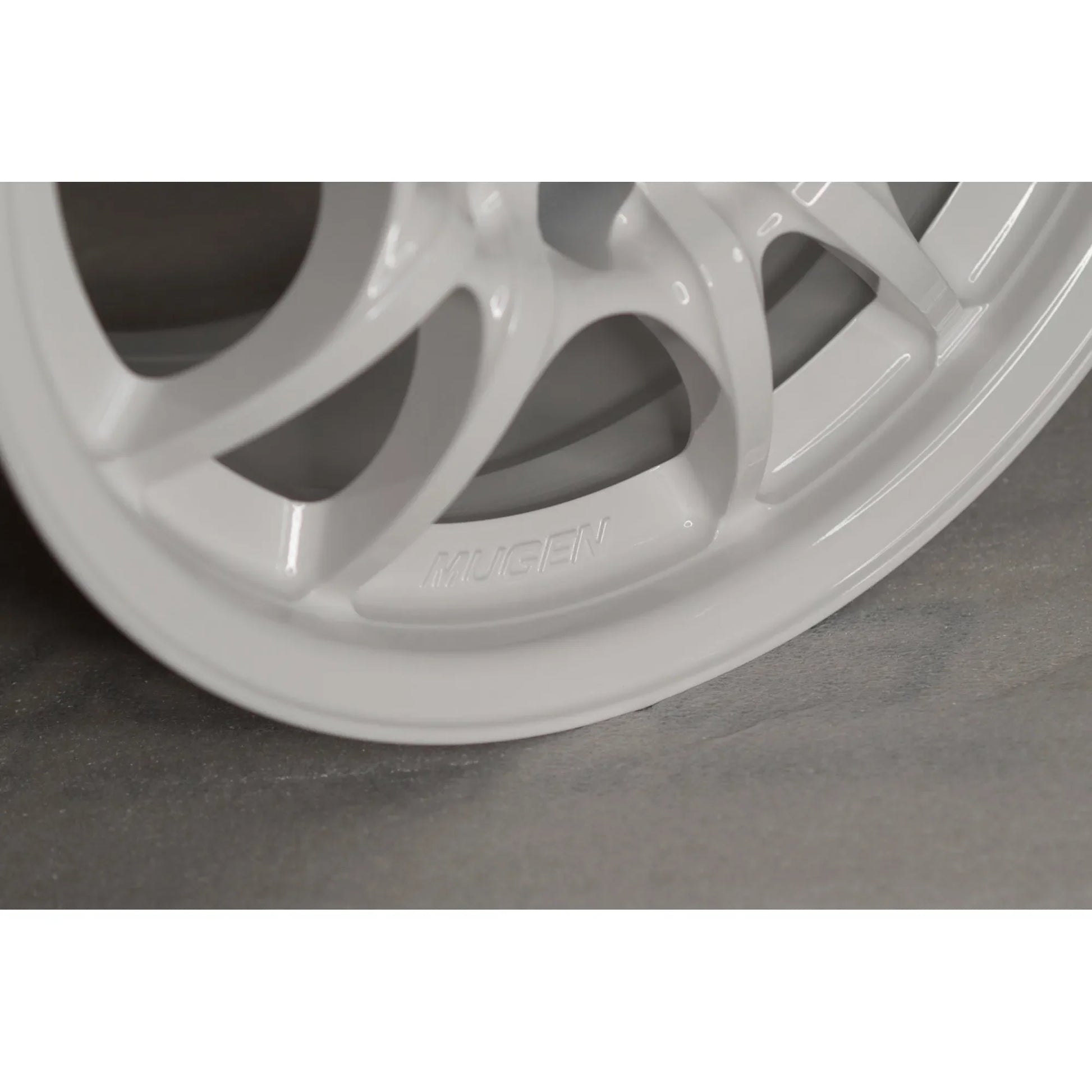 Mugen MC10L 15x8 +32 5x114.3 White (SET)