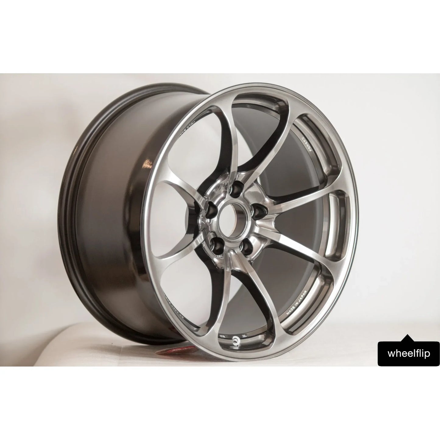 Volk Racing NE24 18x10 +33 5x114 Shining Black Metal (SET)