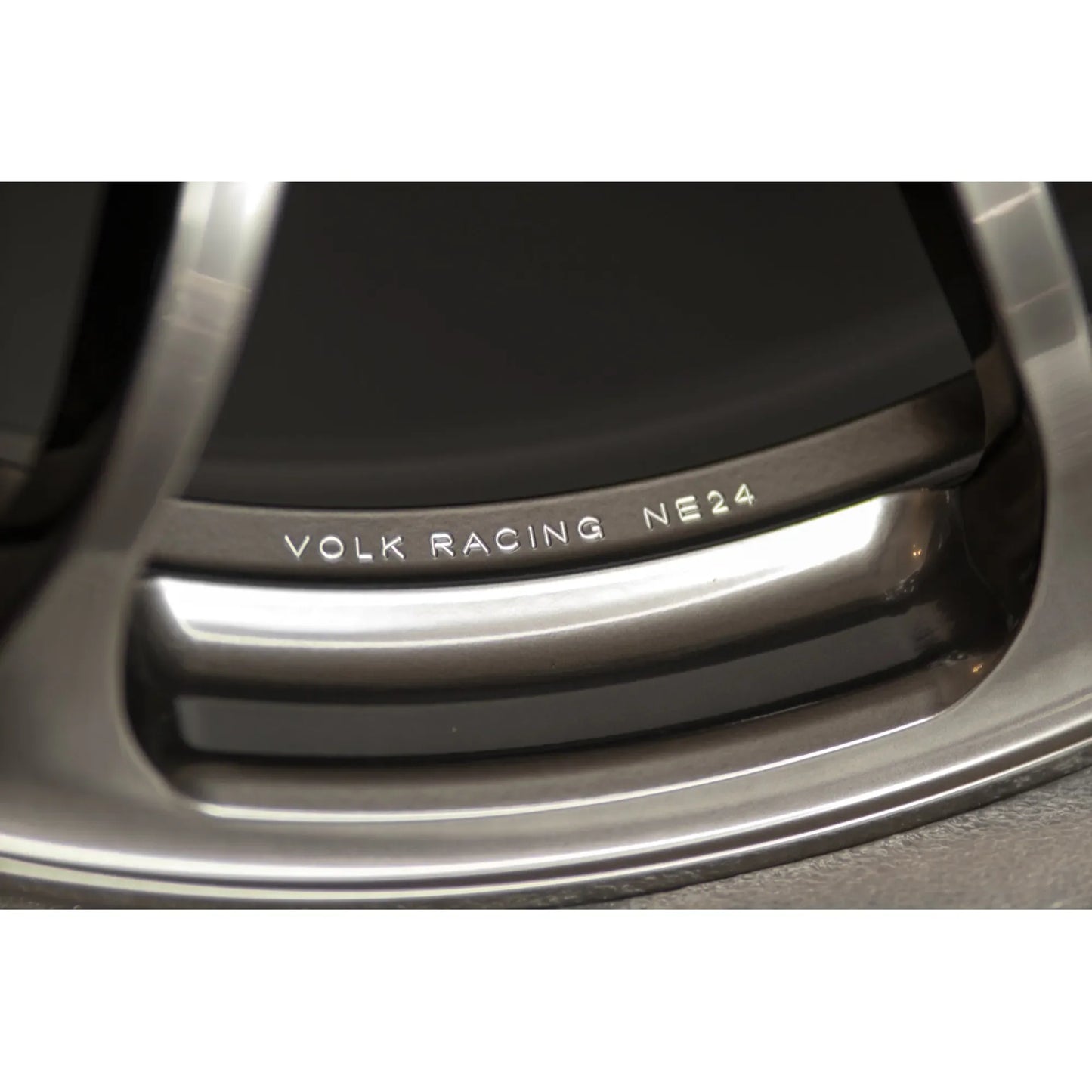 Volk Racing NE24 18x10 +33 5x114 Shining Black Metal (SET)