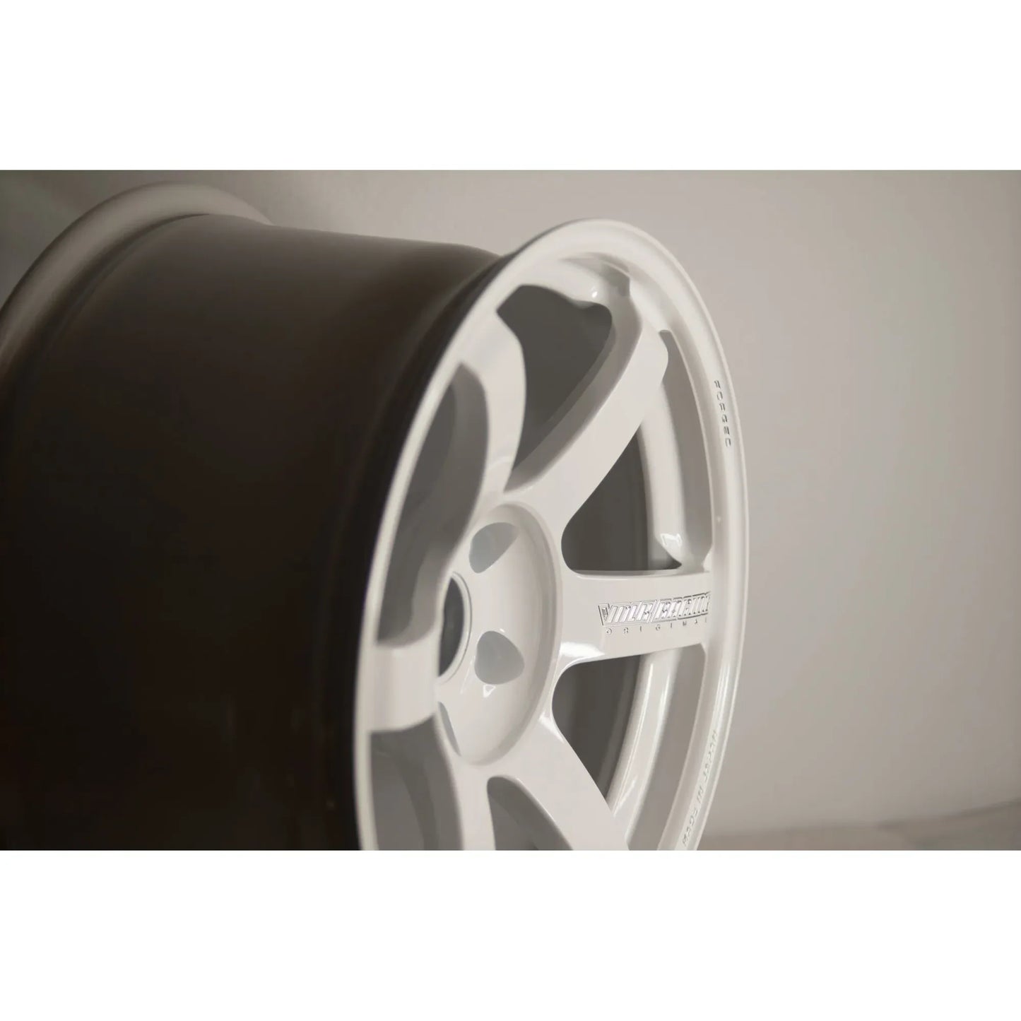 Volk Racing TE37 Saga S-Plus 18x9.5 +20, 18x10.5 +30 5x120 Dash White (SET)