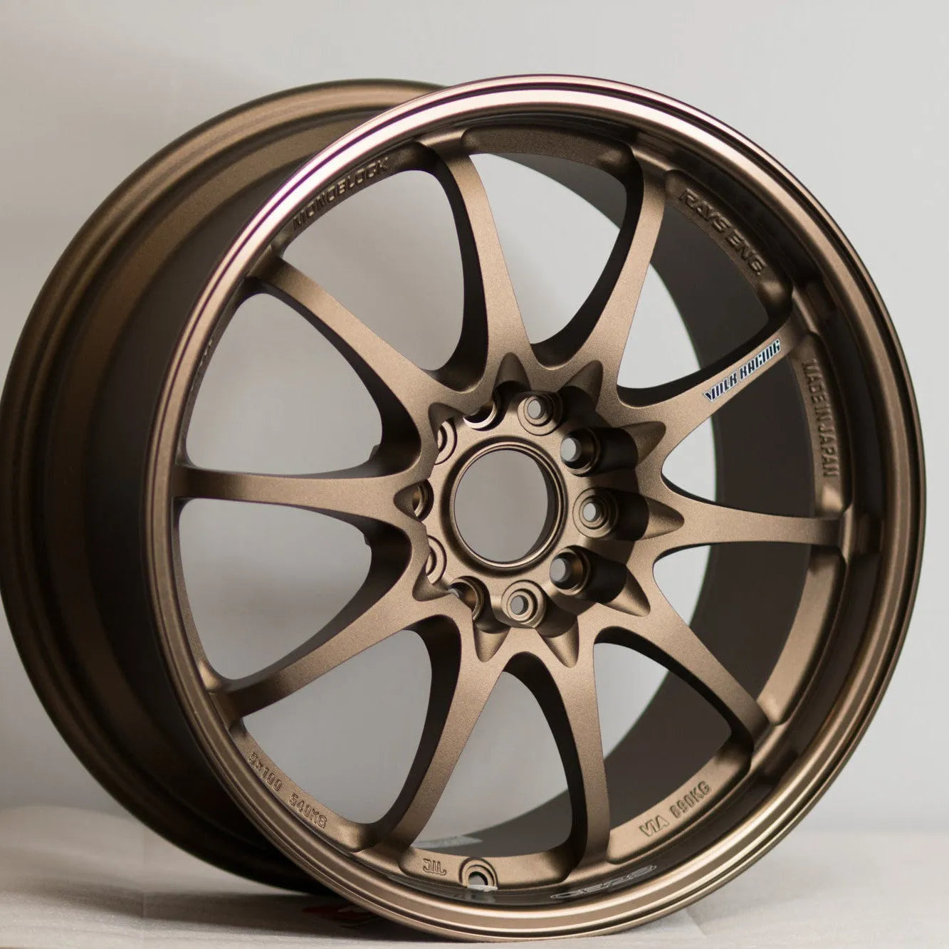 Volk Racing CE28N 17x8 +33 5x114.3 Bronze (SET)