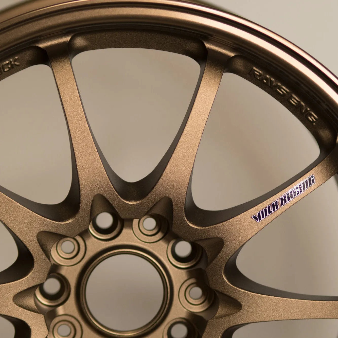 Volk Racing CE28N 17x8 +33 5x114.3 Bronze (SET)