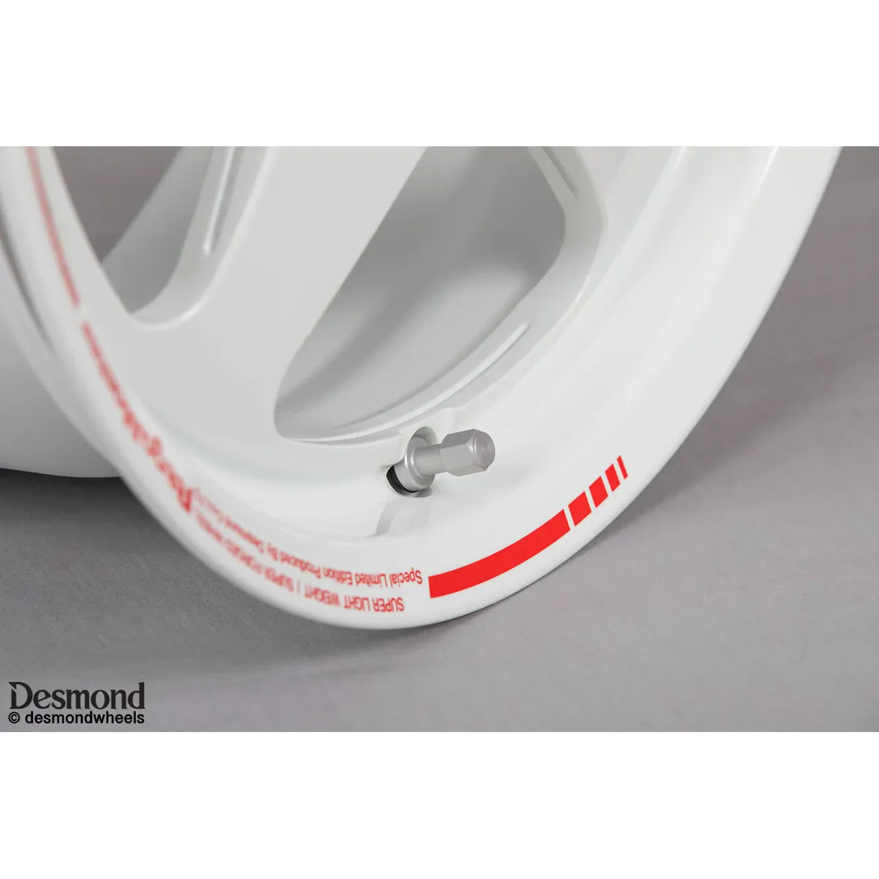 Desmond Regamaster EVO II 16x8 +35 4x100 Gloss White (SET)