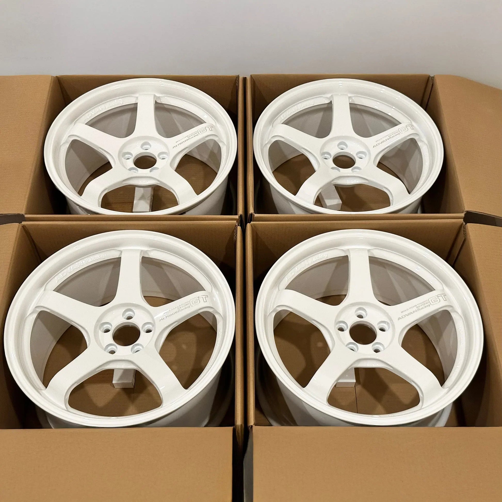 Advan GT Beyond 18x9.5 +45 5x100 Racing White (SET)