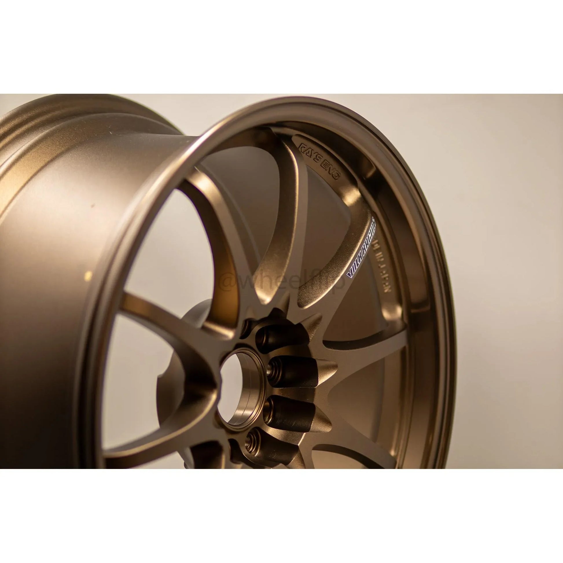 Volk Racing CE28N 18x8.5 +30 5x114.3 Bronze (SET)