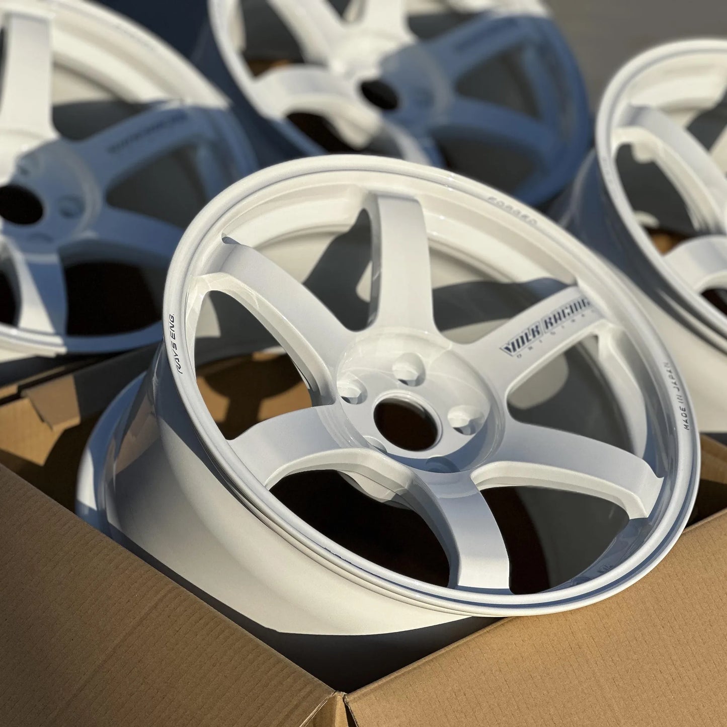 Volk Racing TE37 Saga S-Plus 18x10 +35 5x114.3 Dash White (SET)