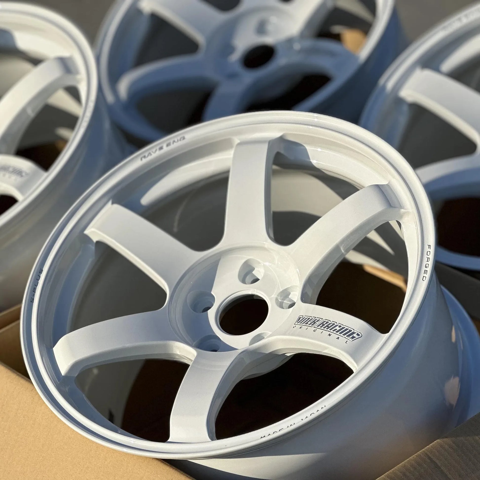 Volk Racing TE37 Saga S-Plus 18x10 +35 5x114.3 Dash White (SET)