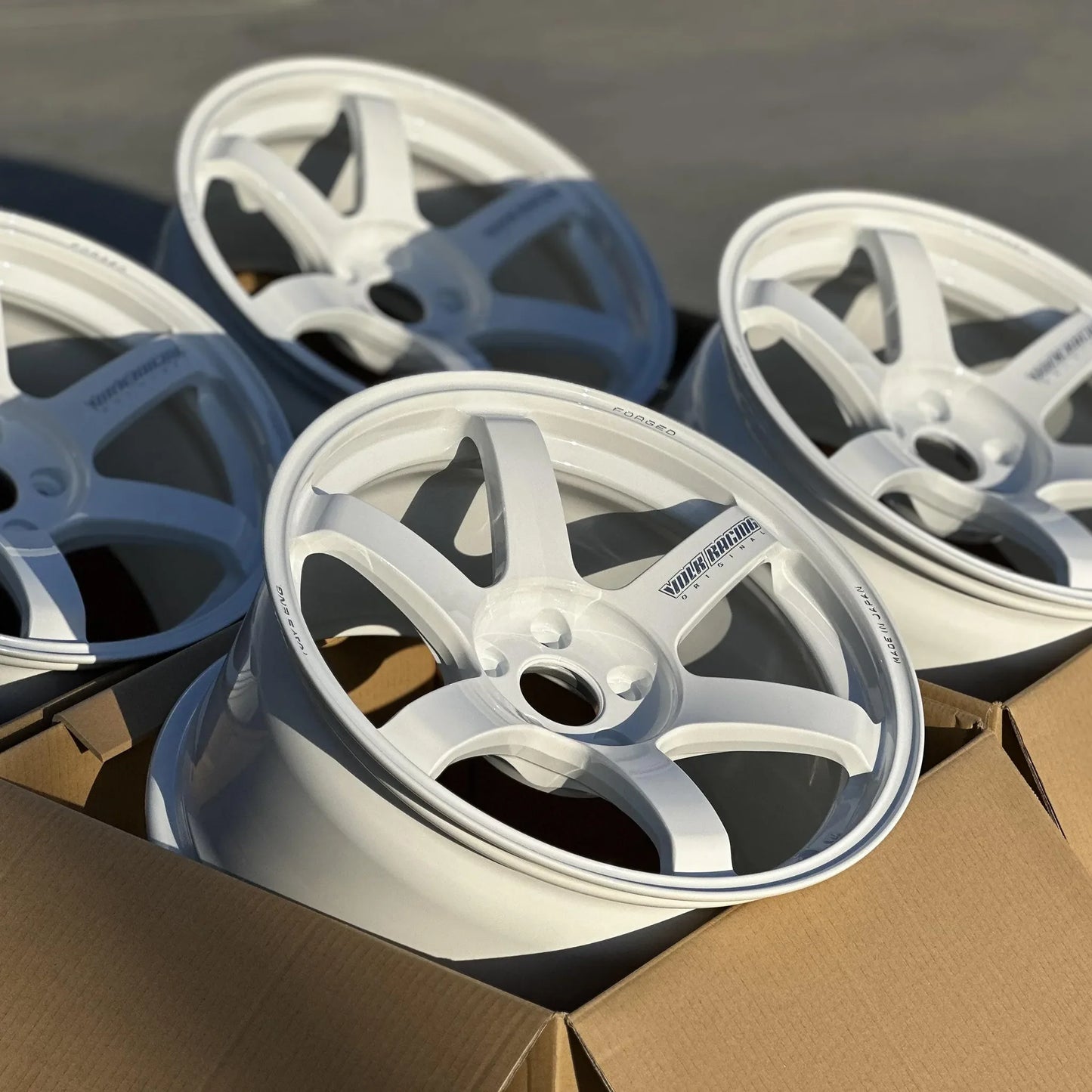 Volk Racing TE37 Saga S-Plus 18x10 +35 5x114.3 Dash White (SET)