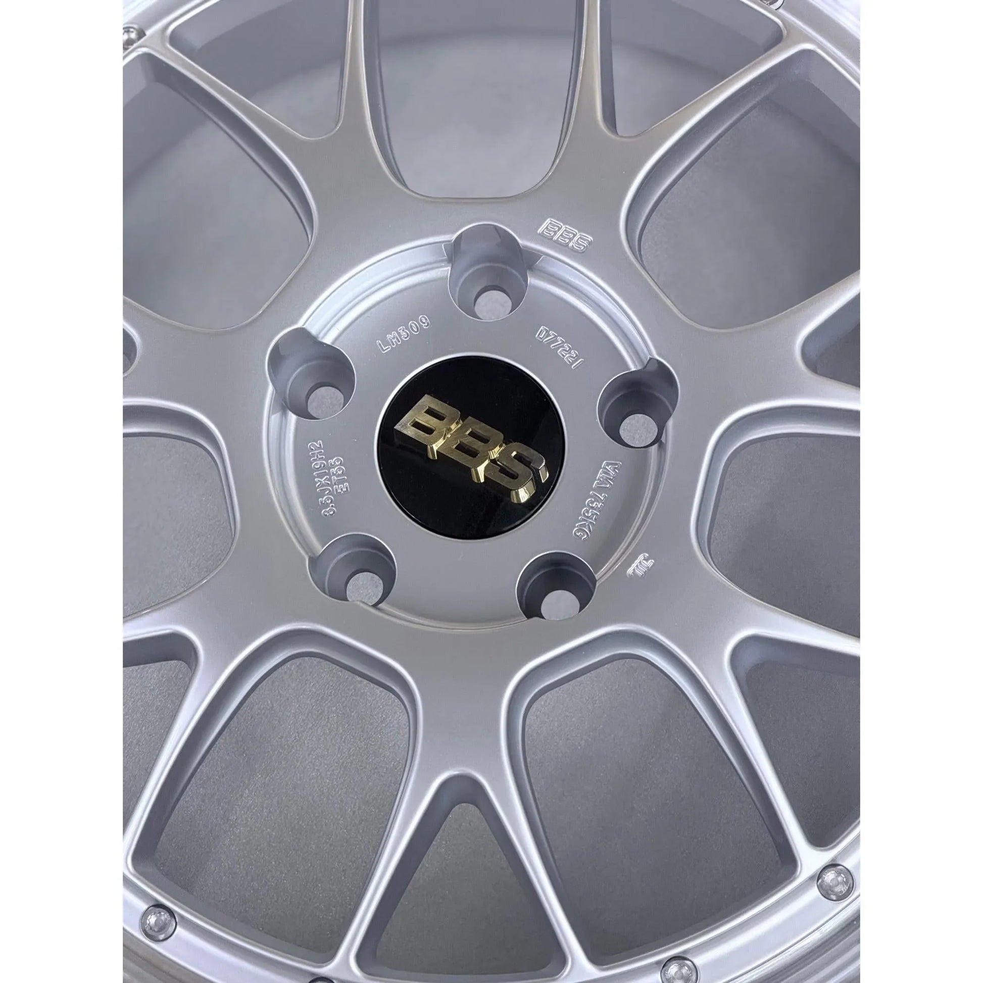 BBS LM-R 19x8.5 +55, 19x11 +63 5x130 Diamond Silver (SET)