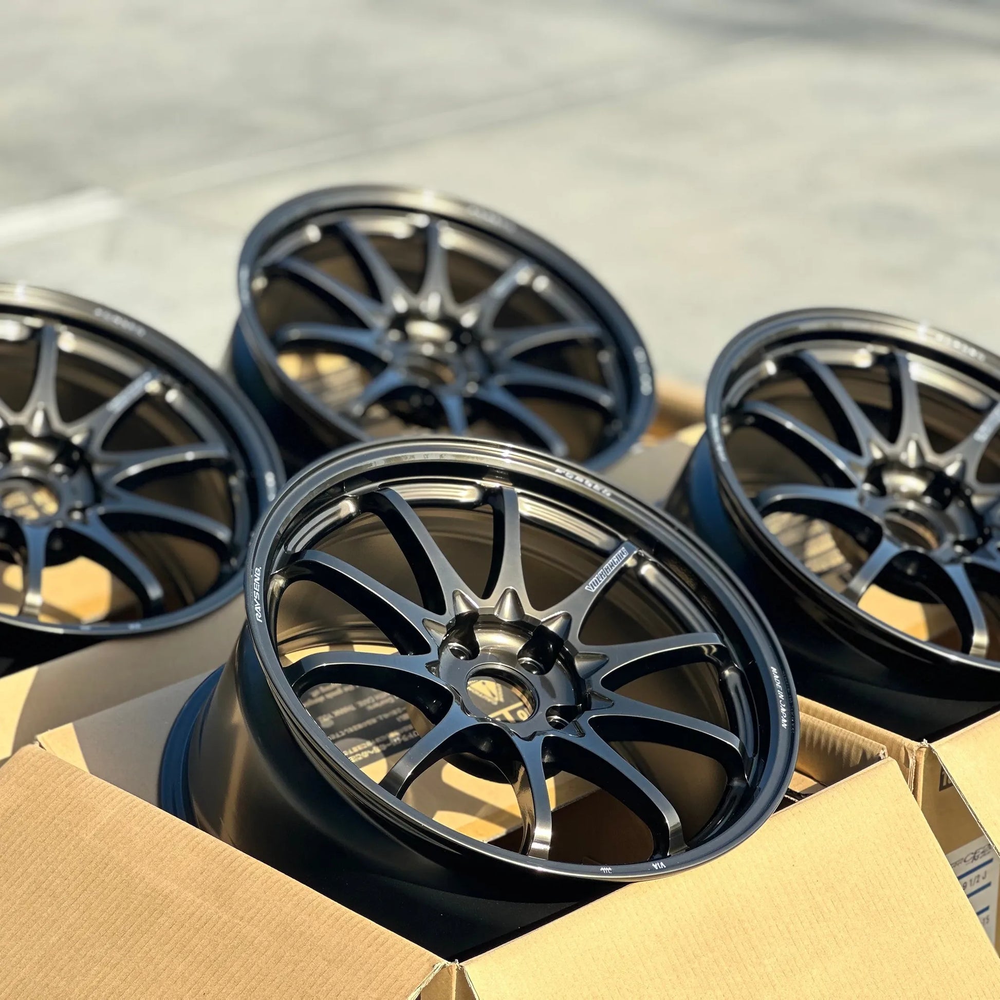 Volk Racing CE28N-Plus 18x9.5 +38 5x114.3 Shining Bronze Metal (SET)