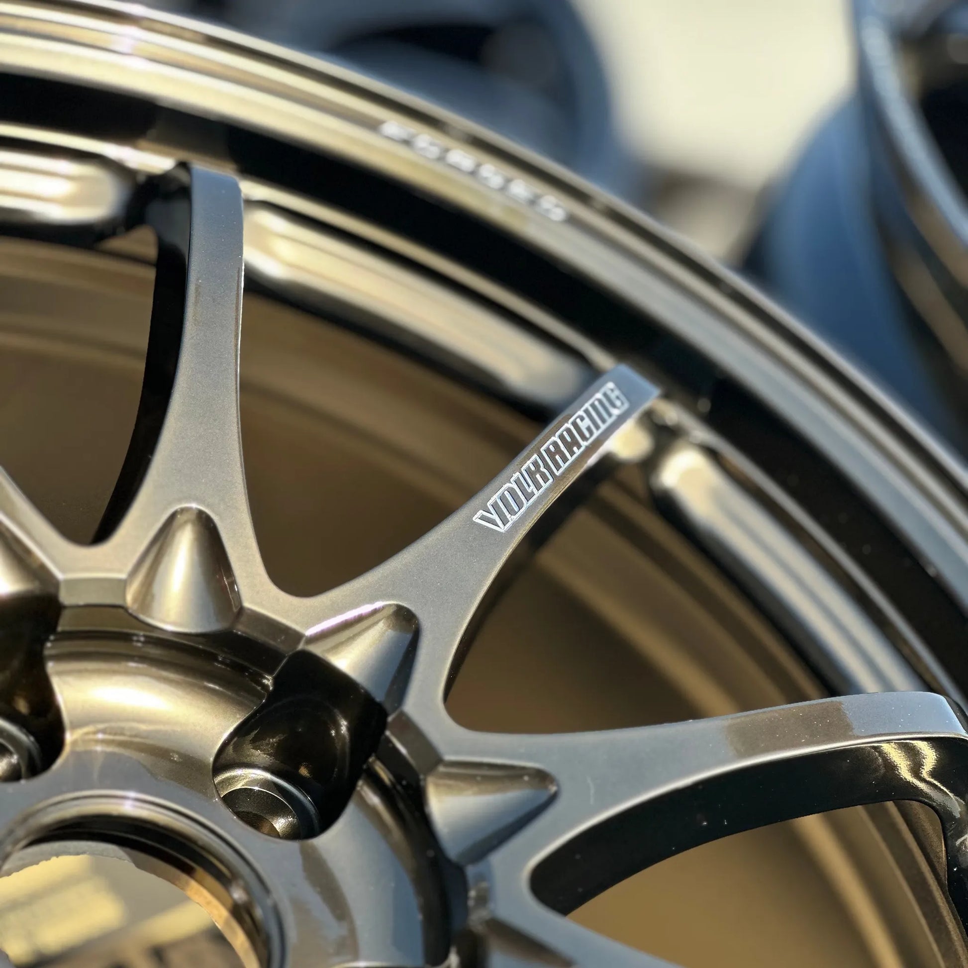 Volk Racing CE28N-Plus 18x9.5 +38 5x114.3 Shining Bronze Metal (SET)