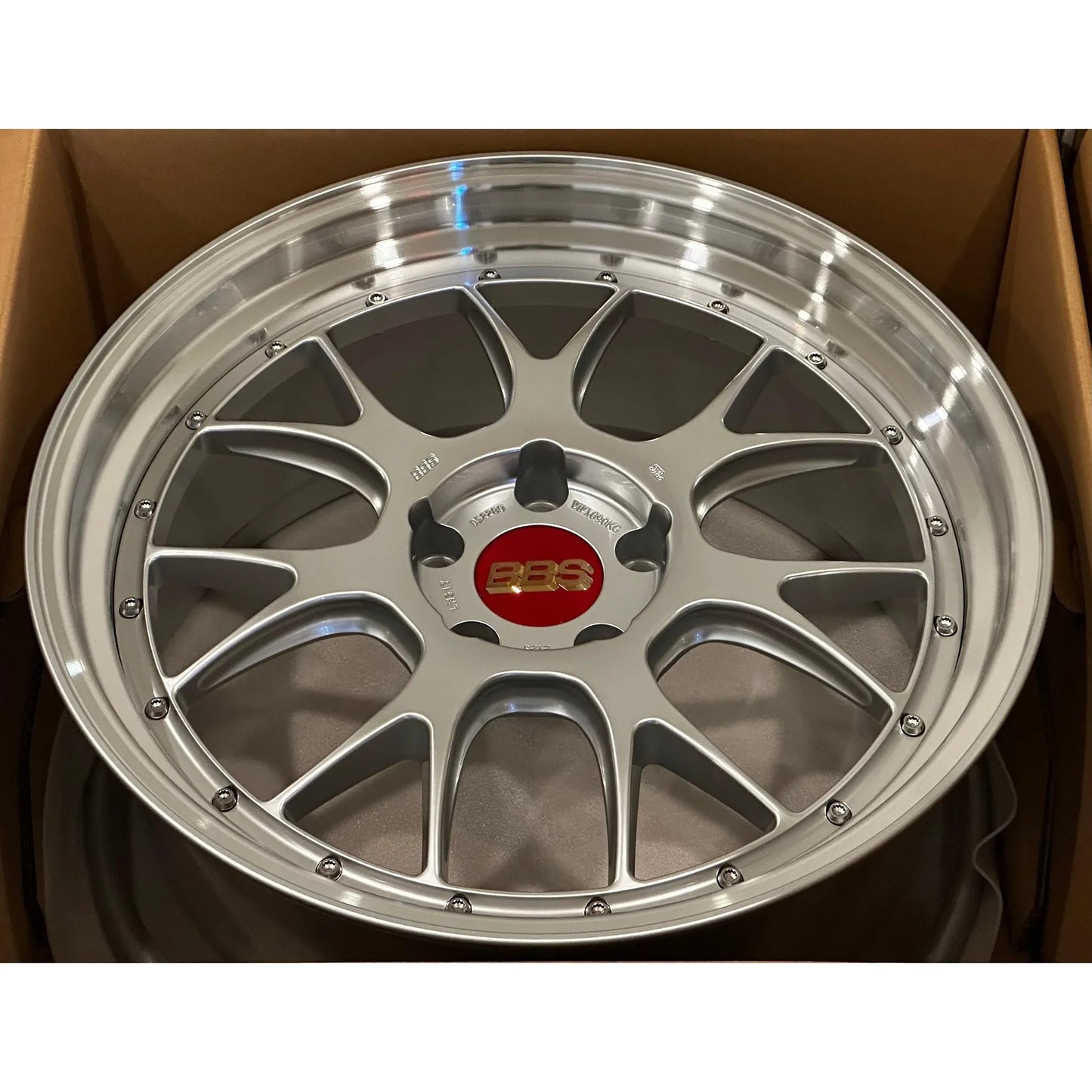 BBS LM-R 20x9.5 +23, 20x11 +40 5x120 Diamond Silver (SET)