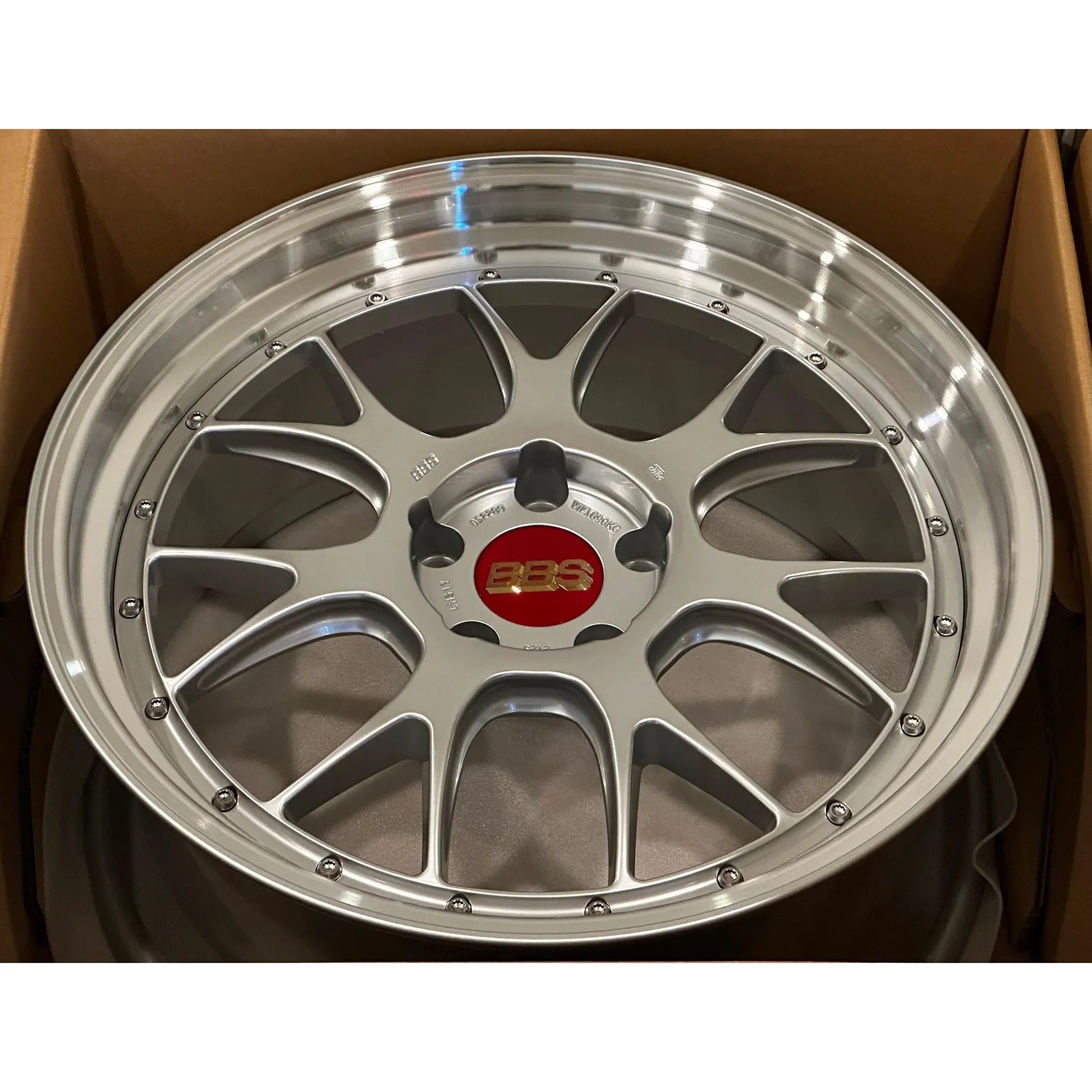 BBS LM-R 20x9.5 +23, 20x11 +40 5x120 Diamond Silver (SET)