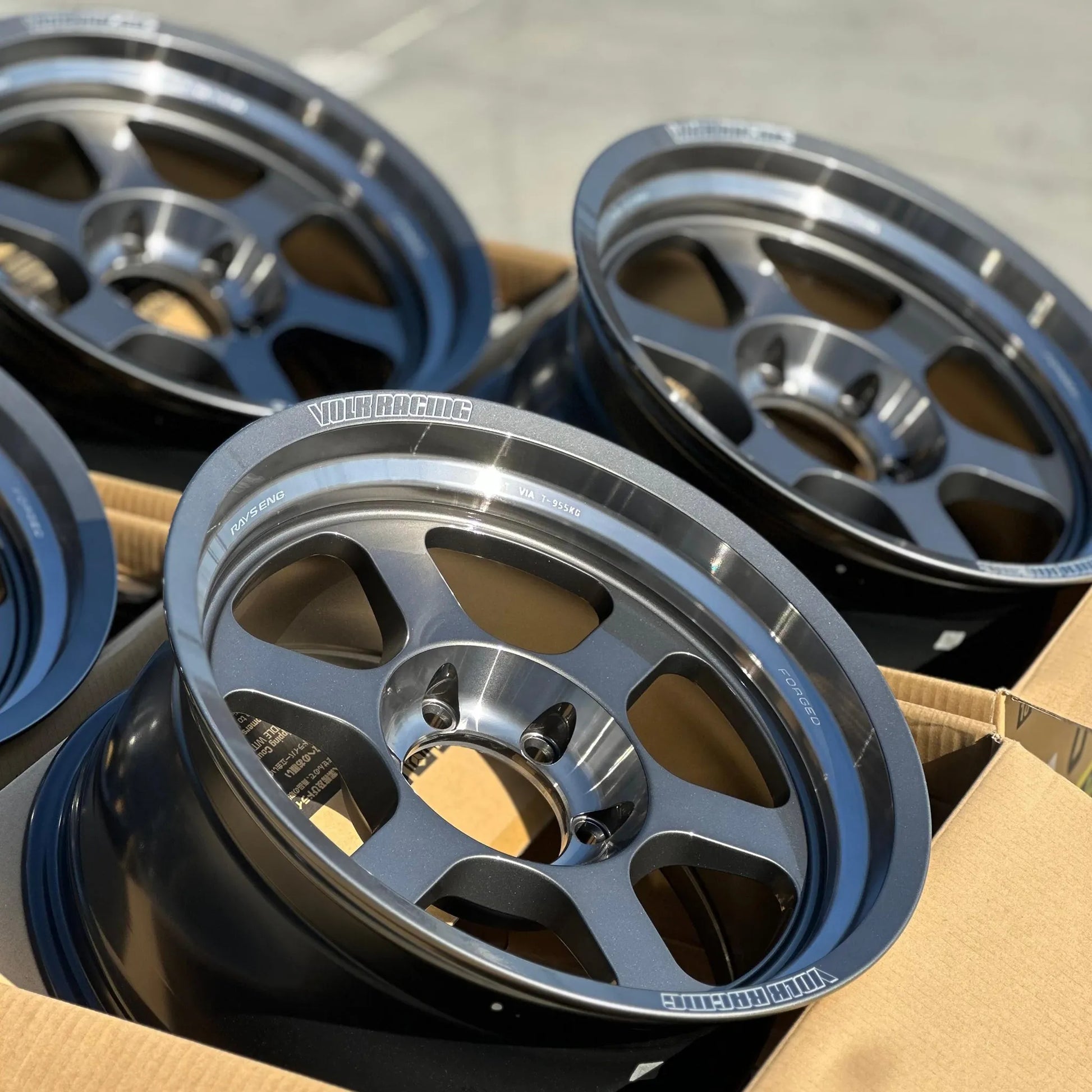 Volk Racing TE37XT SL M-Spec 18x9 +0 6x139.7 Pressed Graphite (SET)