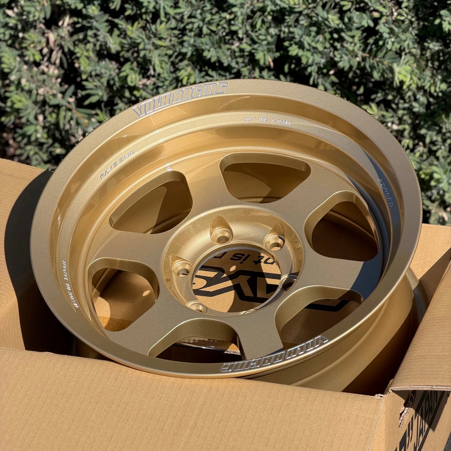 Volk Racing TE37XT M-Spec 17x8.5 -10 6x139.7 Gold (SET)