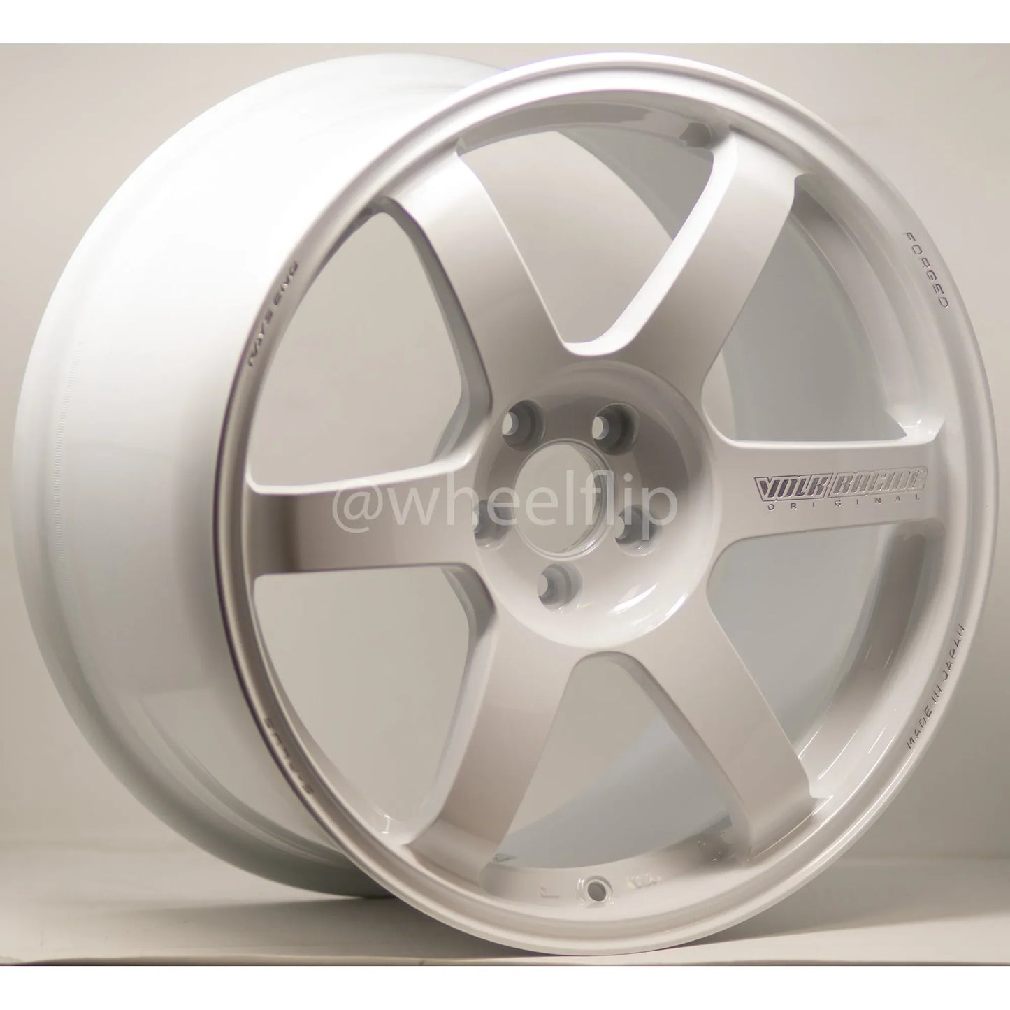 Volk Racing TE37 Saga S-Plus 18x9.5 +38 5x114.3 Dash White (SET)