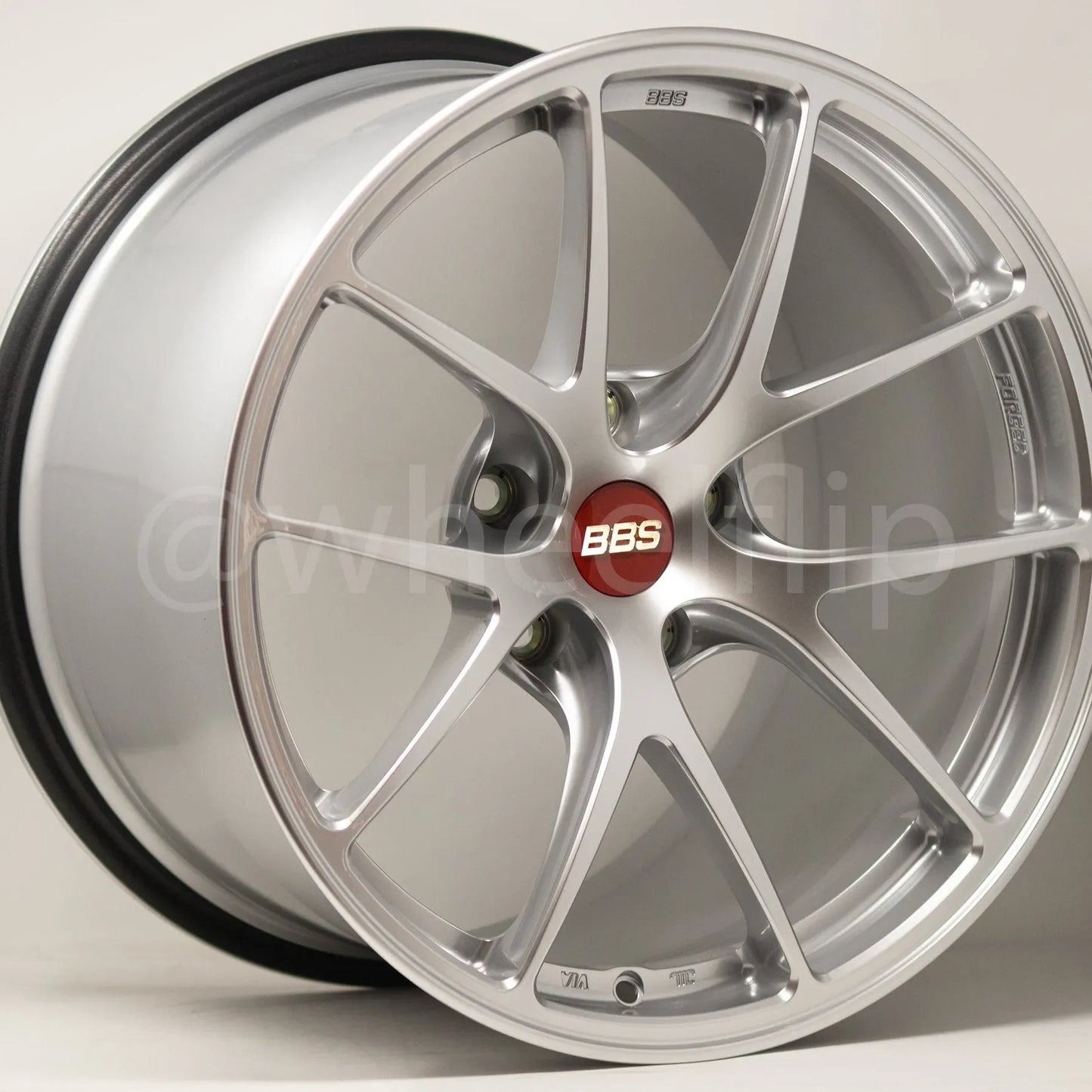 BBS RI-A 18x10.5 +22 5x120 Diamond Silver (SET)