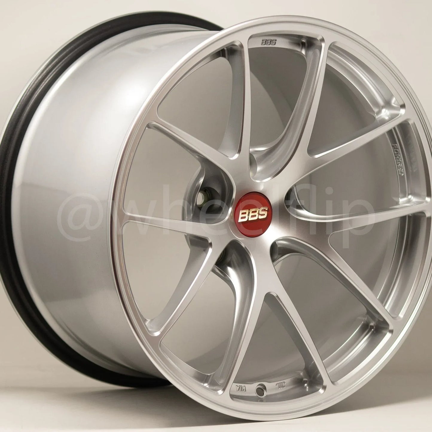 BBS RI-A 18x10.5 +22 5x120 Diamond Silver (SET)
