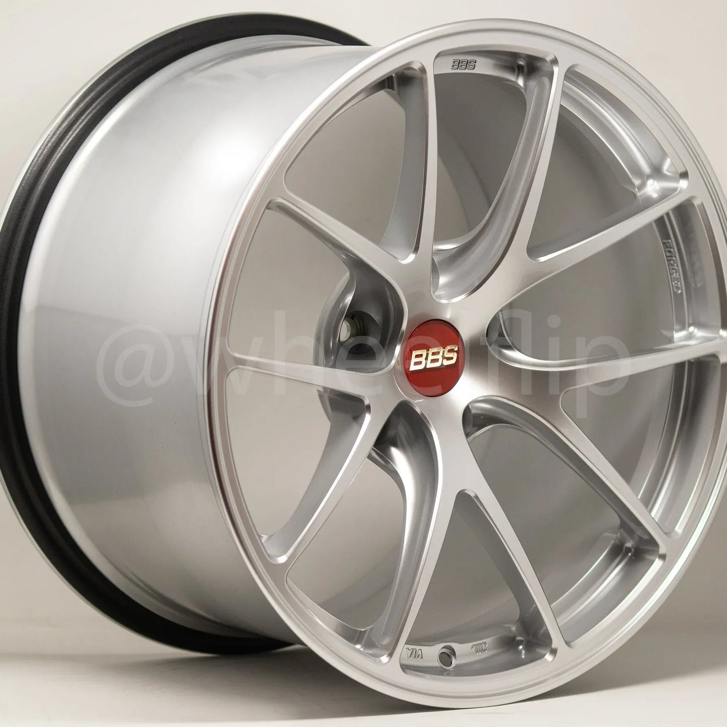 BBS RI-A 18x10.5 +22 5x120 Diamond Silver (SET)