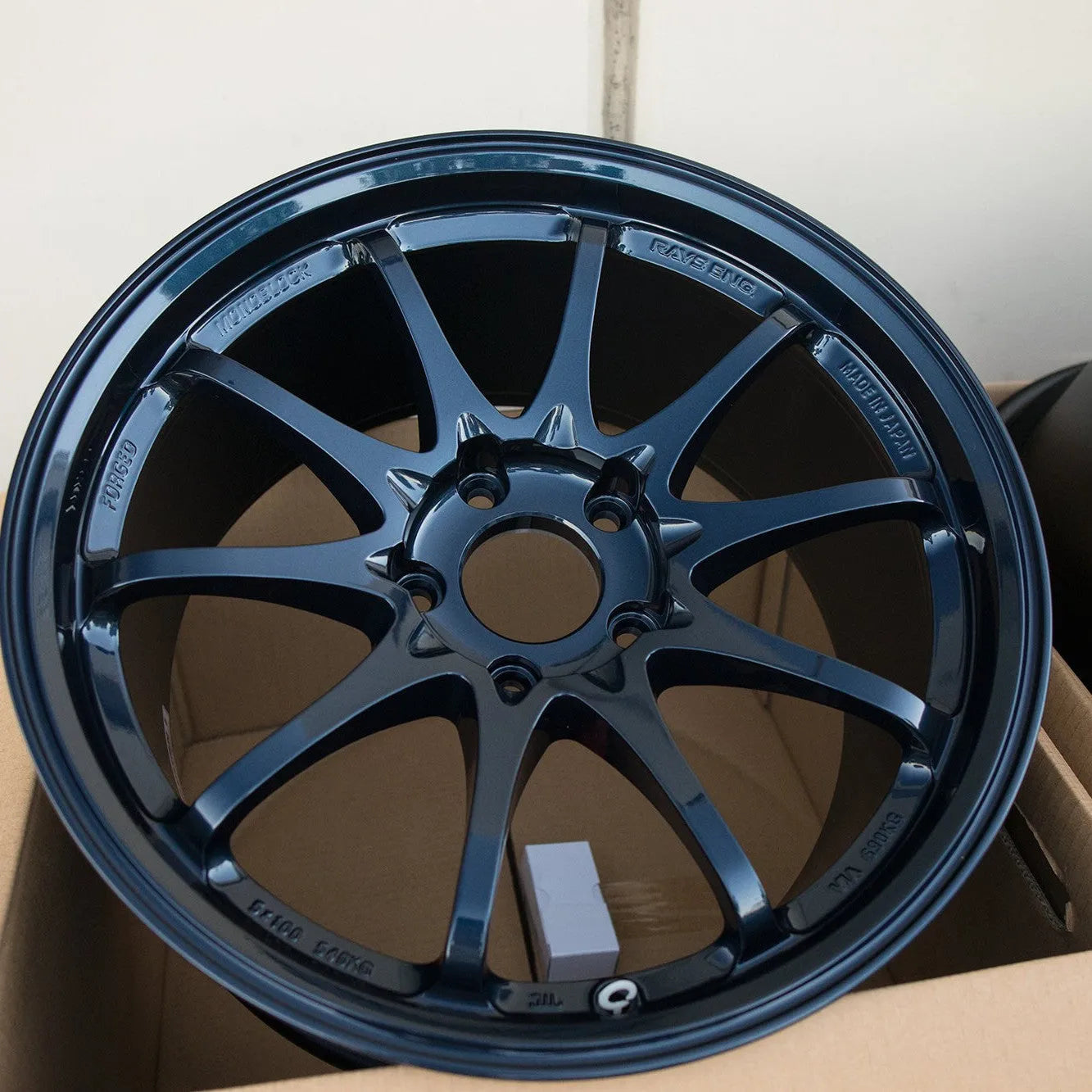 Volk Racing CE28SL 18x9.5 +38 5x114.3 Mag Blue (SET)