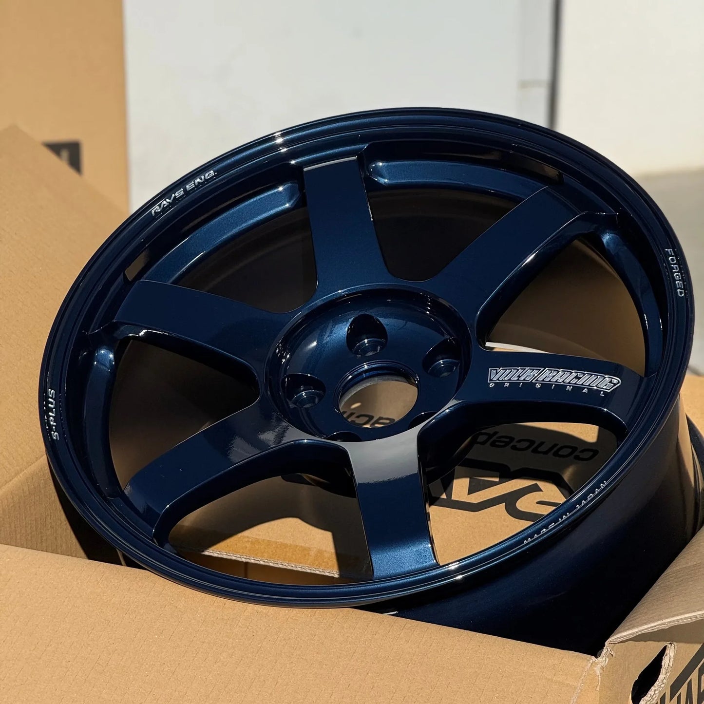 Volk Racing TE37 Saga S-Plus 18x9.5 +38 5x114.3 Mag Blue (SET)
