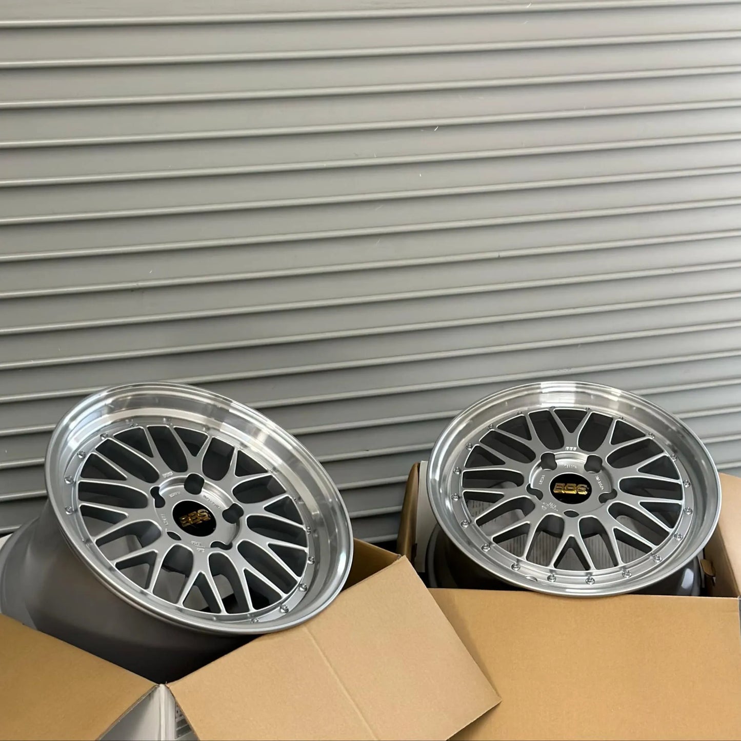 BBS LM 18x8.5 +56, 18x11 +56 5x130 Diamond Silver (SET)