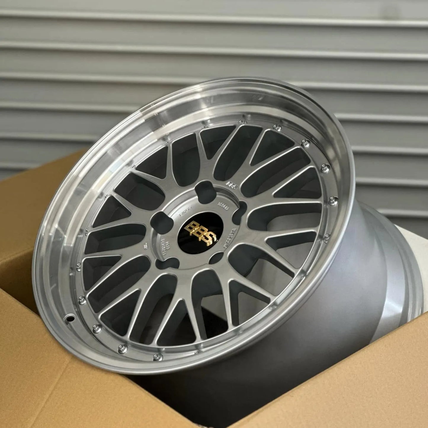 BBS LM 18x8.5 +56, 18x11 +56 5x130 Diamond Silver (SET)