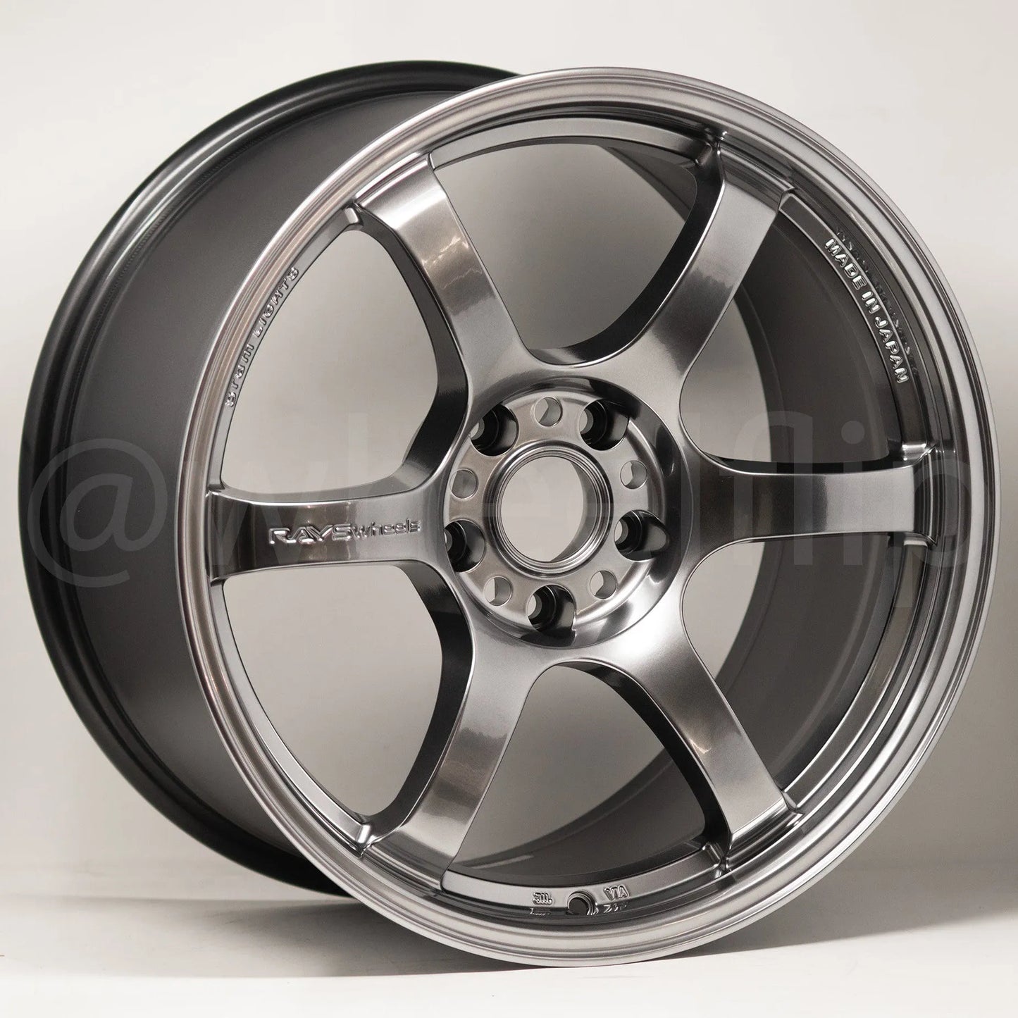 Gram Lights 57DR 18x9.5 +22 5x114.3 Grace Silver (SET)