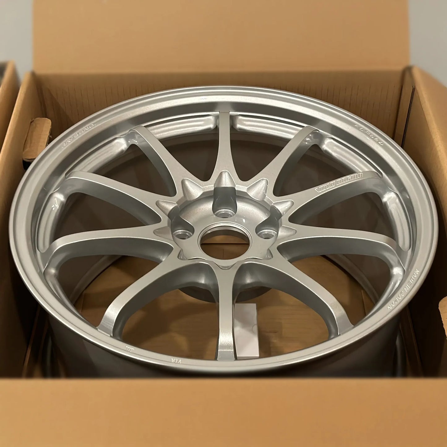 Volk Racing CE28N-Plus 18x9.5 +38 5x120 Diamond Silver (SET)