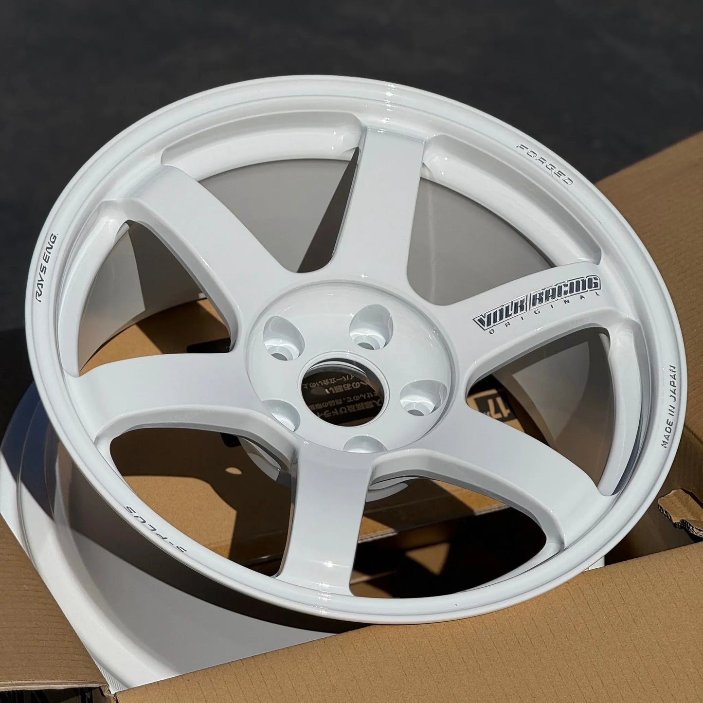 Volk Racing TE37 Saga S-Plus 17x9 5x114.3 Dash White Wheels - Set Volk Racing TE37 Saga S-Plus 17x9 5x114.3 Dash White Wheels - Set