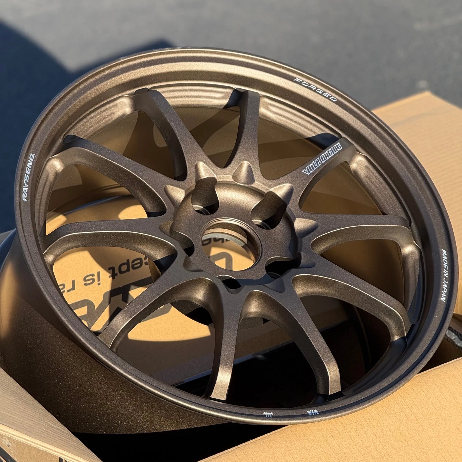 Volk Racing CE28N-Plus 17x9.5 +40 5x114.3 Blast Bronze (SET)