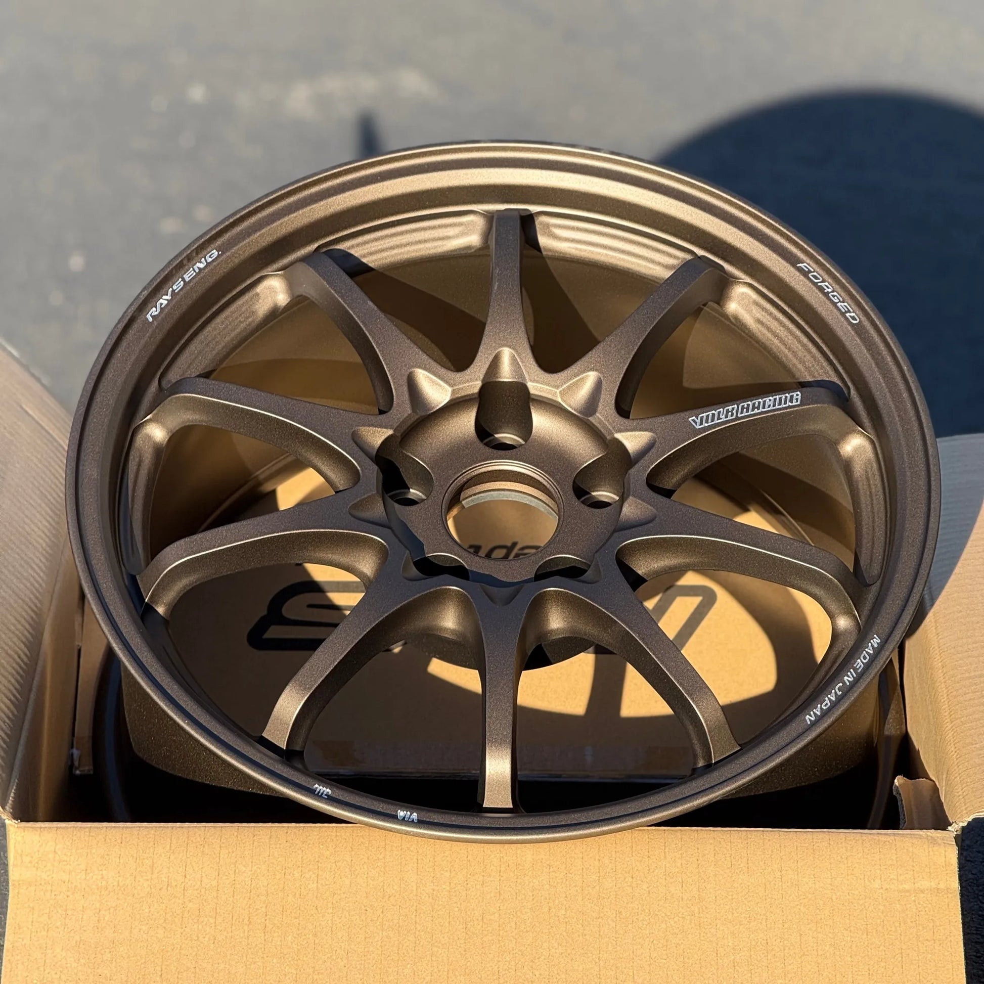 Volk Racing CE28N-Plus 17x9.5 +40 5x114.3 Blast Bronze (SET)