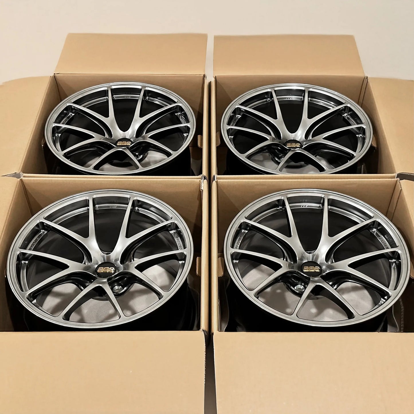 BBS RI-A 18x10.5 +22 5x120 Diamond Black (SET)