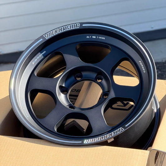 Volk Racing TE37XT 17x8 +20 6x139.7 Blast Black (SET)