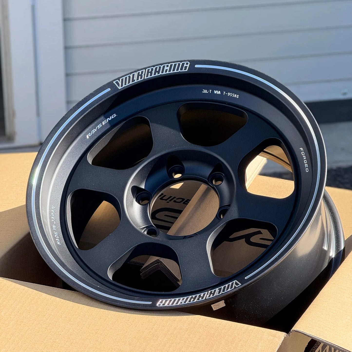 Volk Racing TE37XT 17x8 +20 6x139.7 Blast Black (SET)