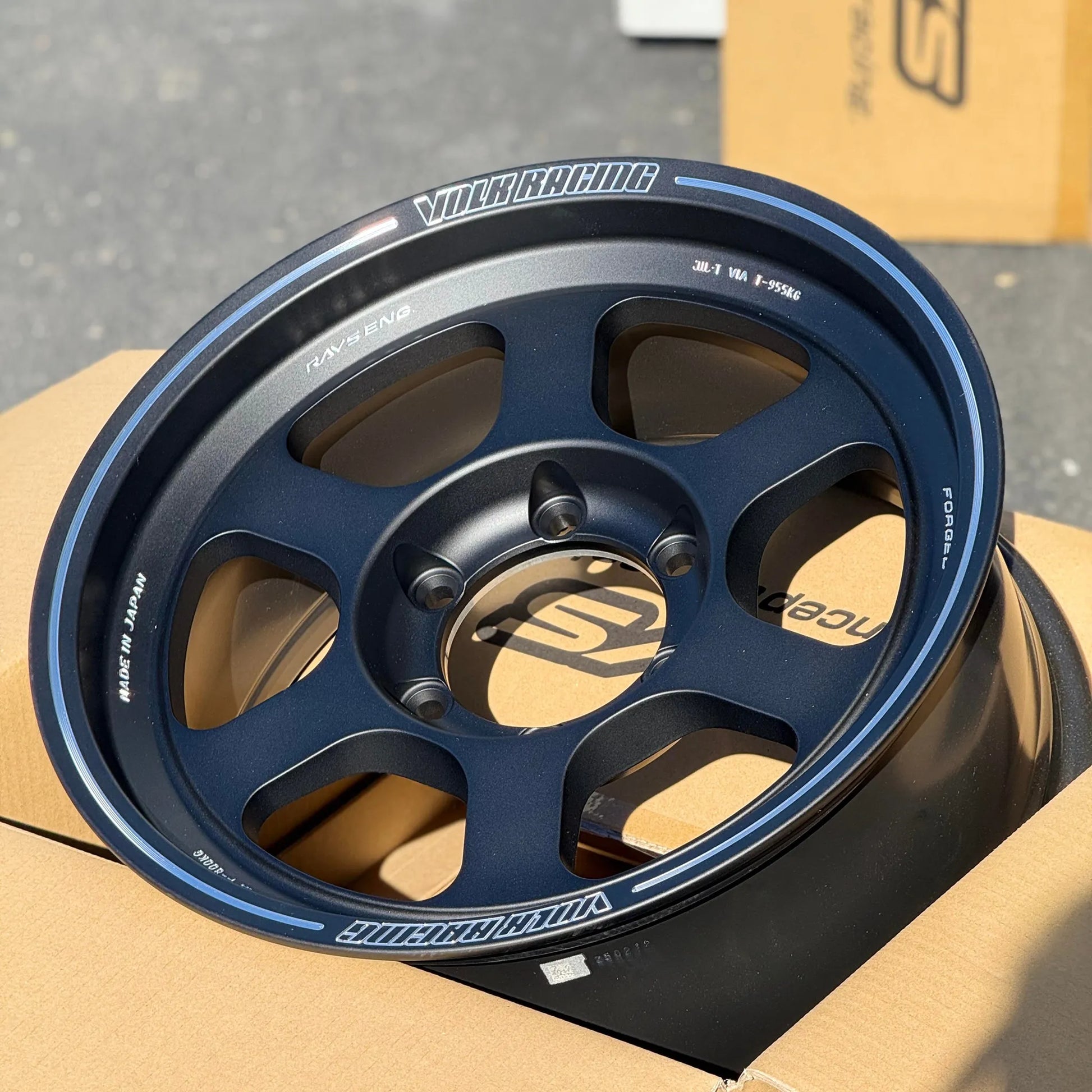 Volk Racing TE37XT 17x8 +20 6x139.7 Blast Black (SET)