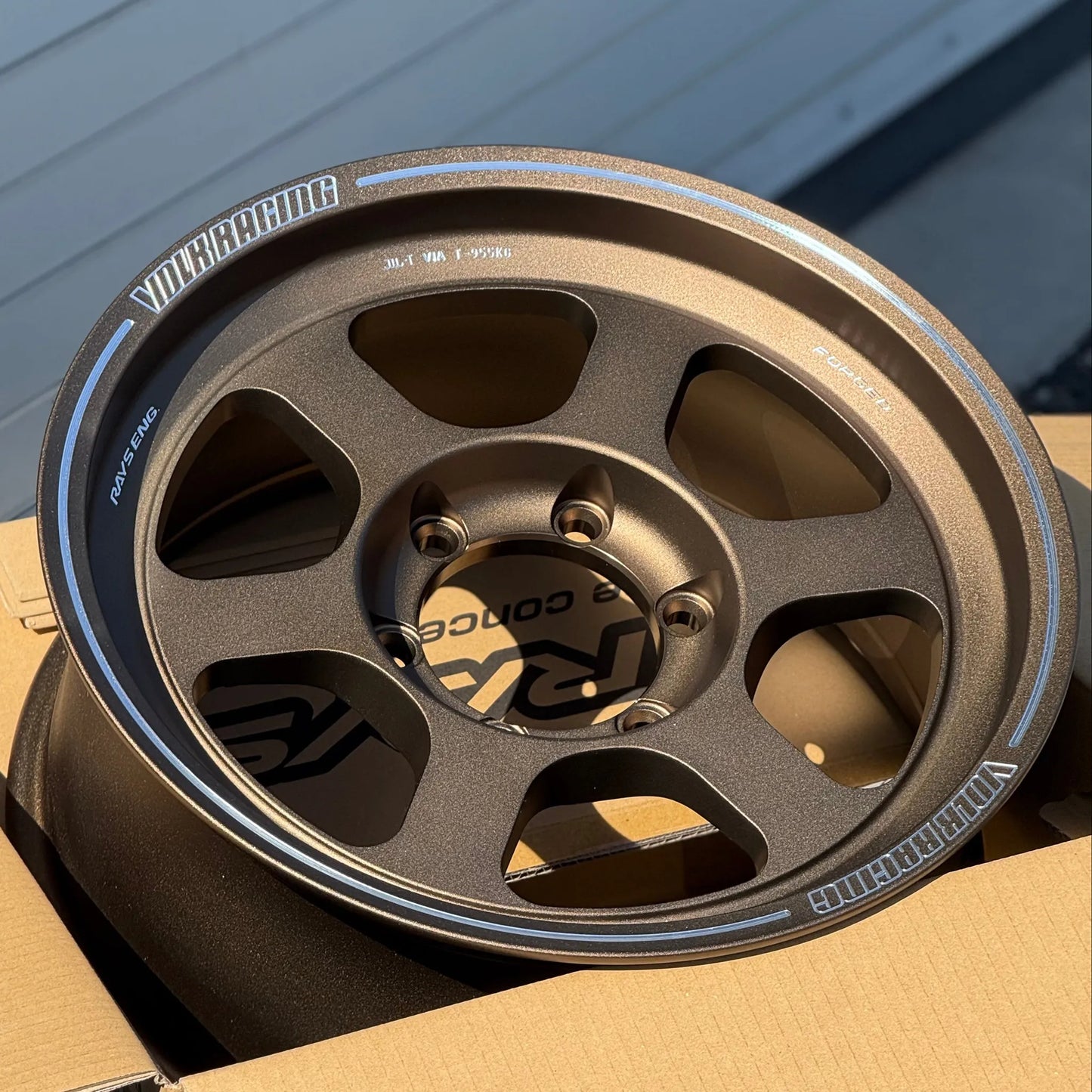 Volk Racing TE37XT 17x8 +20 6x139.7 Bronze (SET)