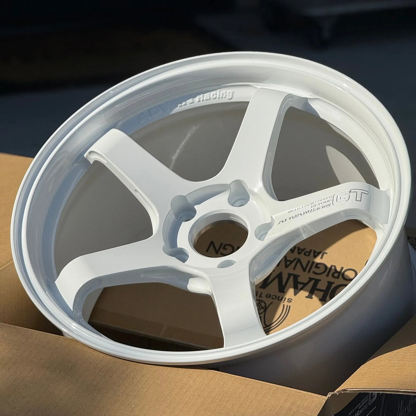Advan GT Beyond 18x10 +40 5x120 Racing White (SET)
