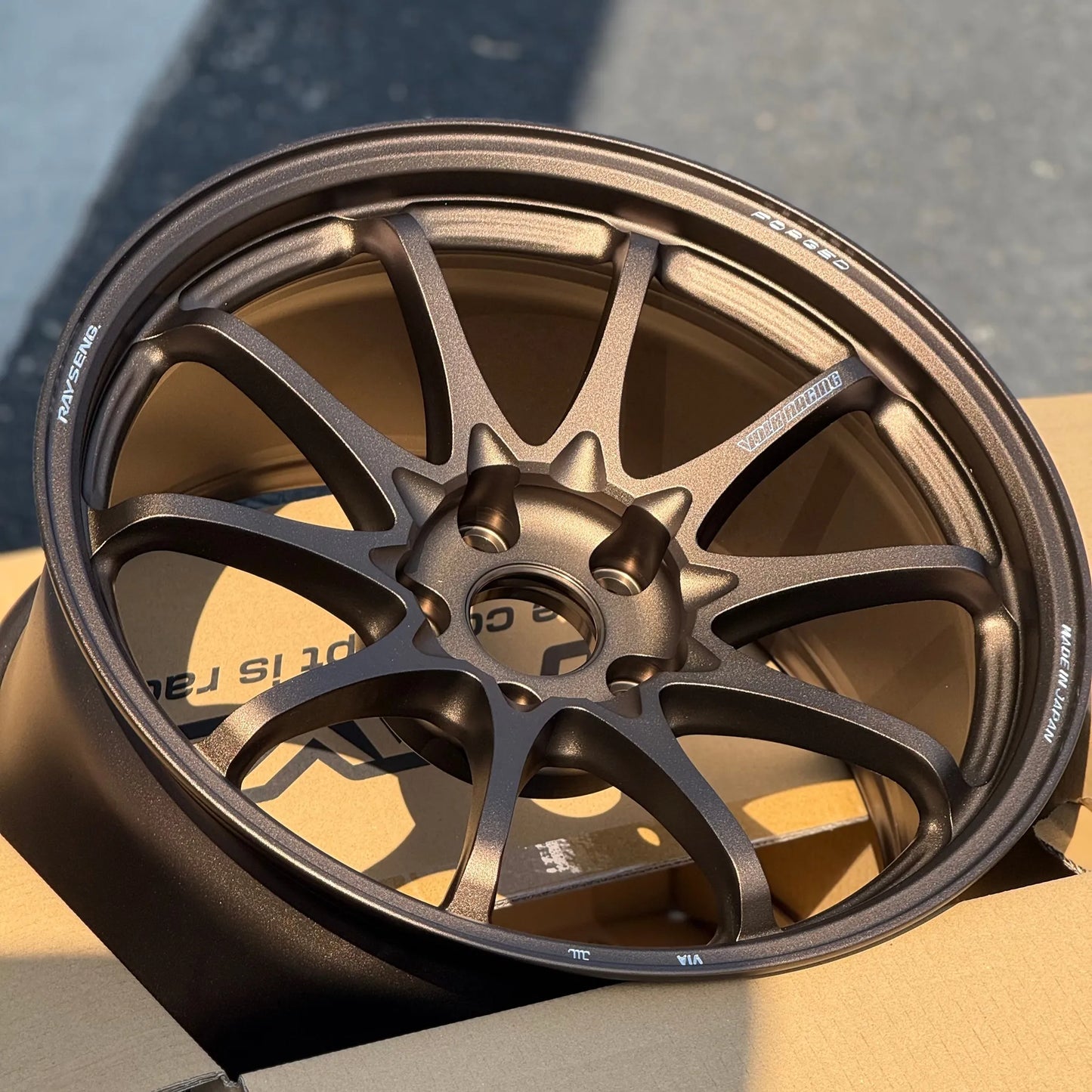 Volk Racing CE28N-Plus 18x9.5 +22 5x114.3 Bronze (SET)