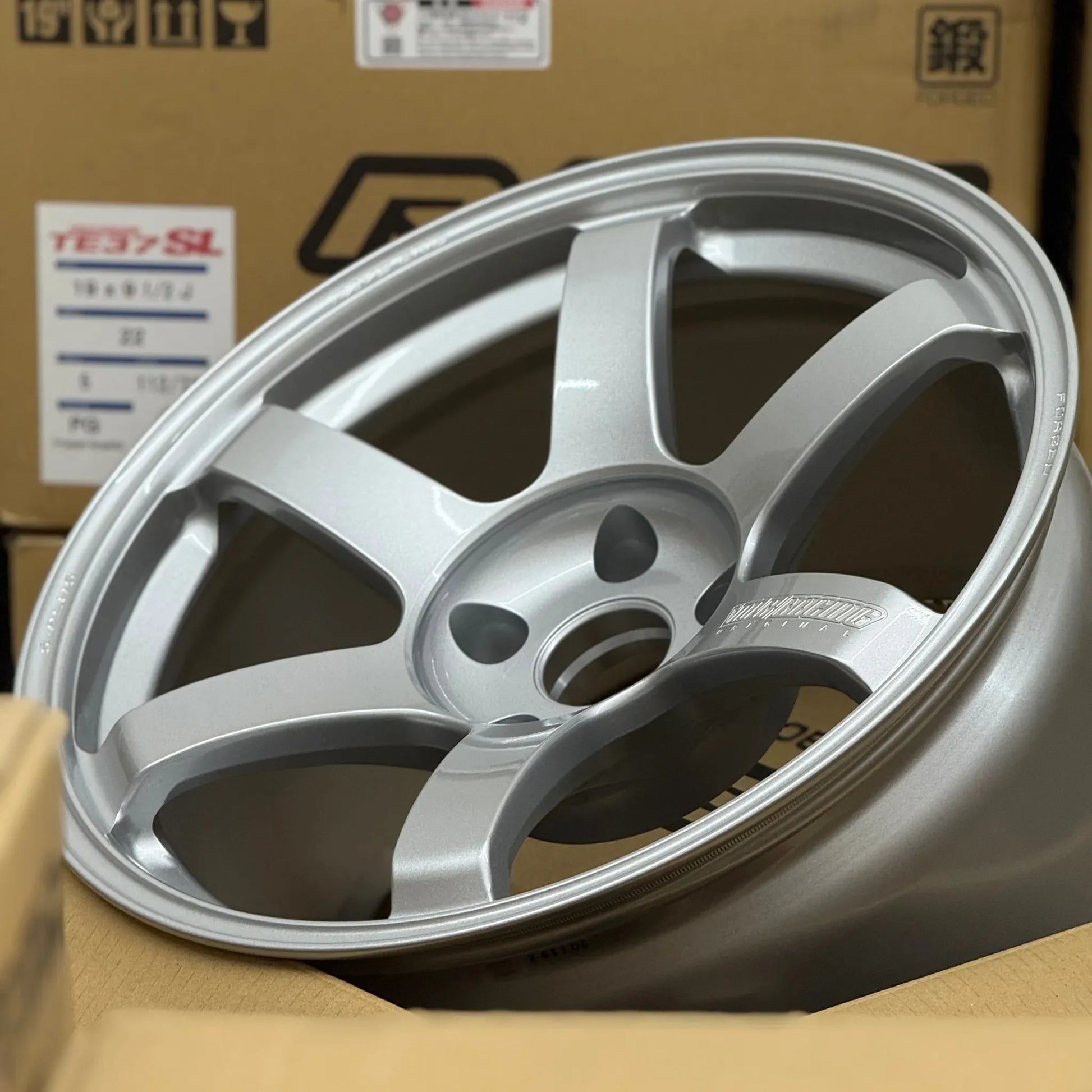Volk Racing TE37 Saga S-Plus 18x10.5 +20 5x120 Diamond Silver (SET)